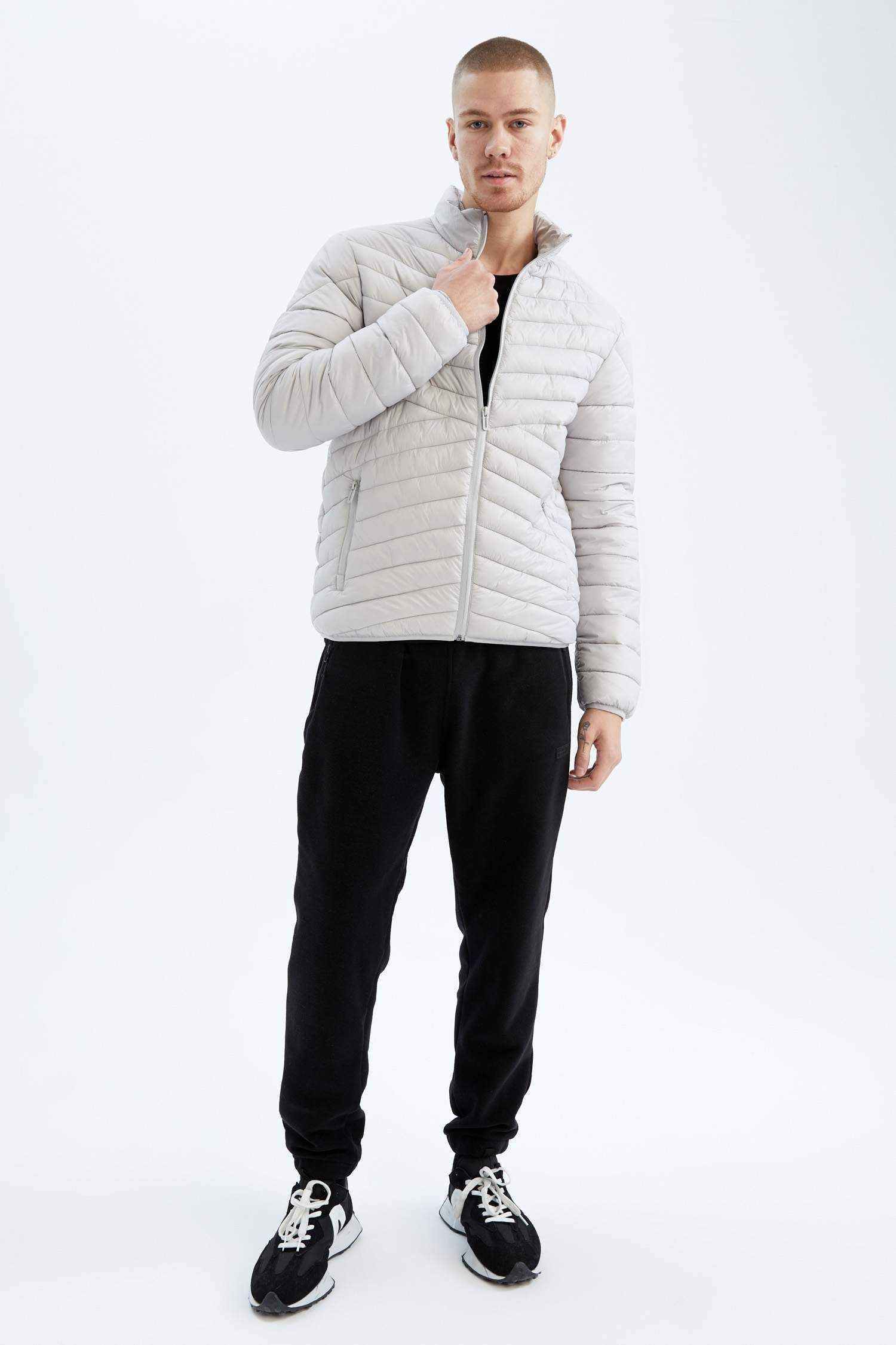 جاكيت رقيق موسمي بغطاء للرأس بقصة عادية