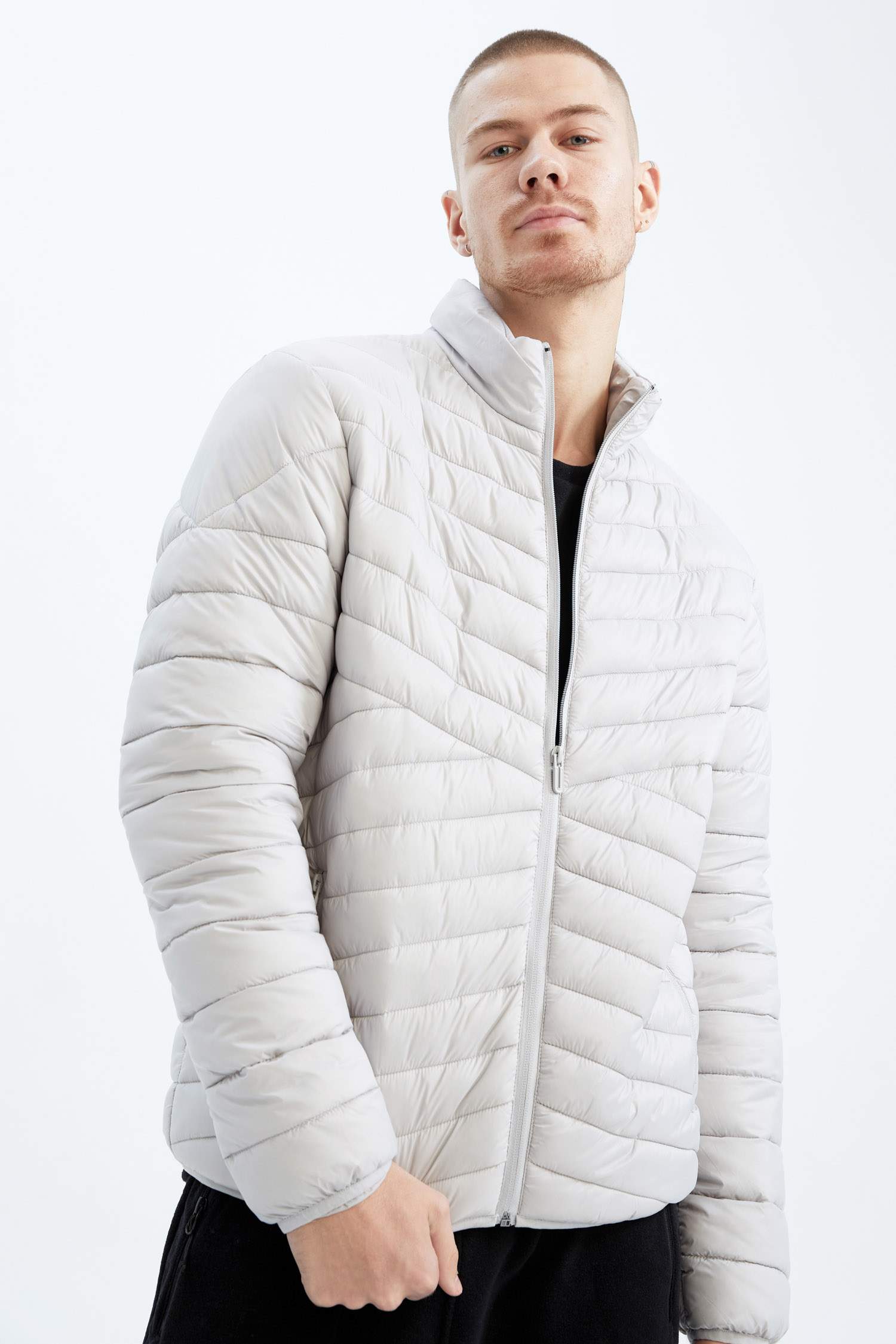 جاكيت رقيق موسمي بغطاء للرأس بقصة عادية