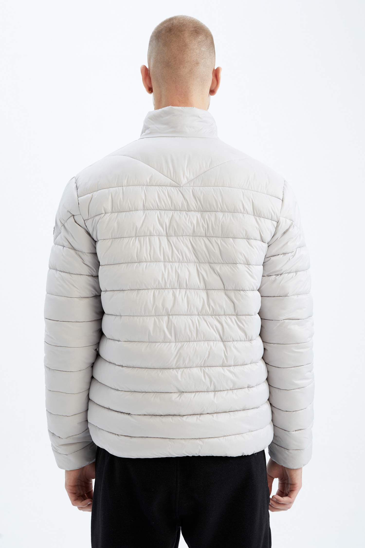 جاكيت رقيق موسمي بغطاء للرأس بقصة عادية