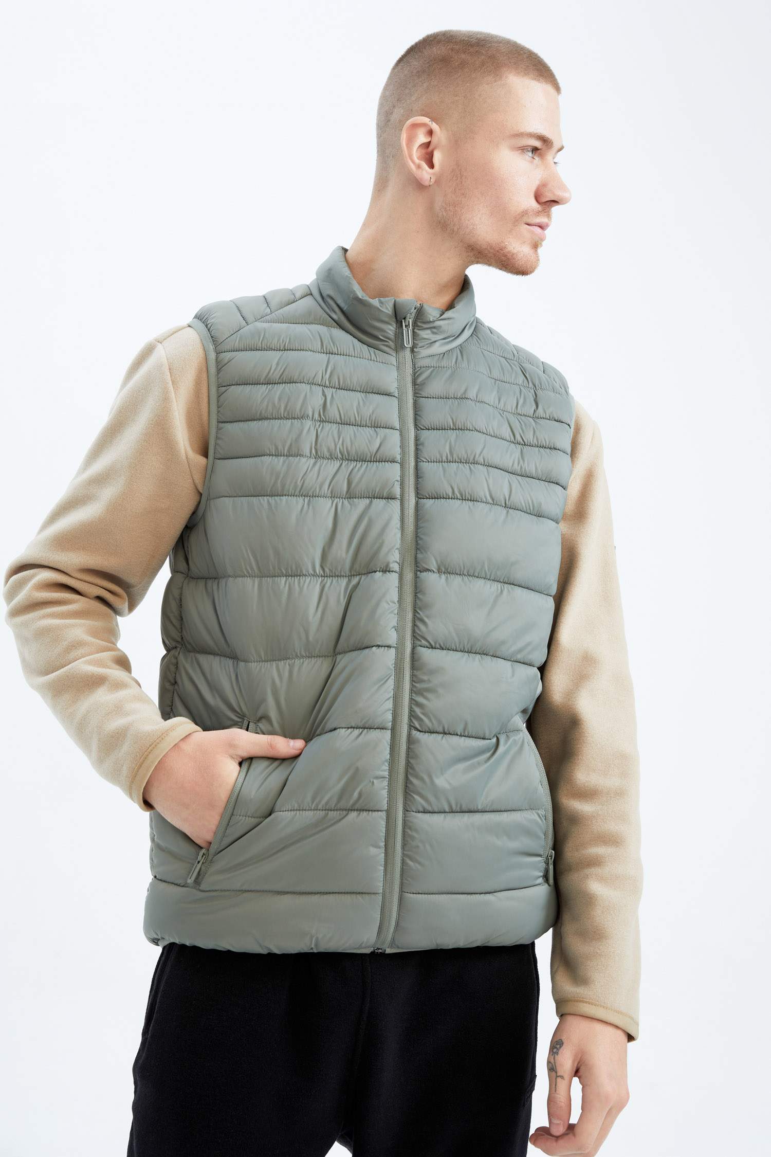 Дутый жилет стандартного кроя с карманами, DeFactoFit