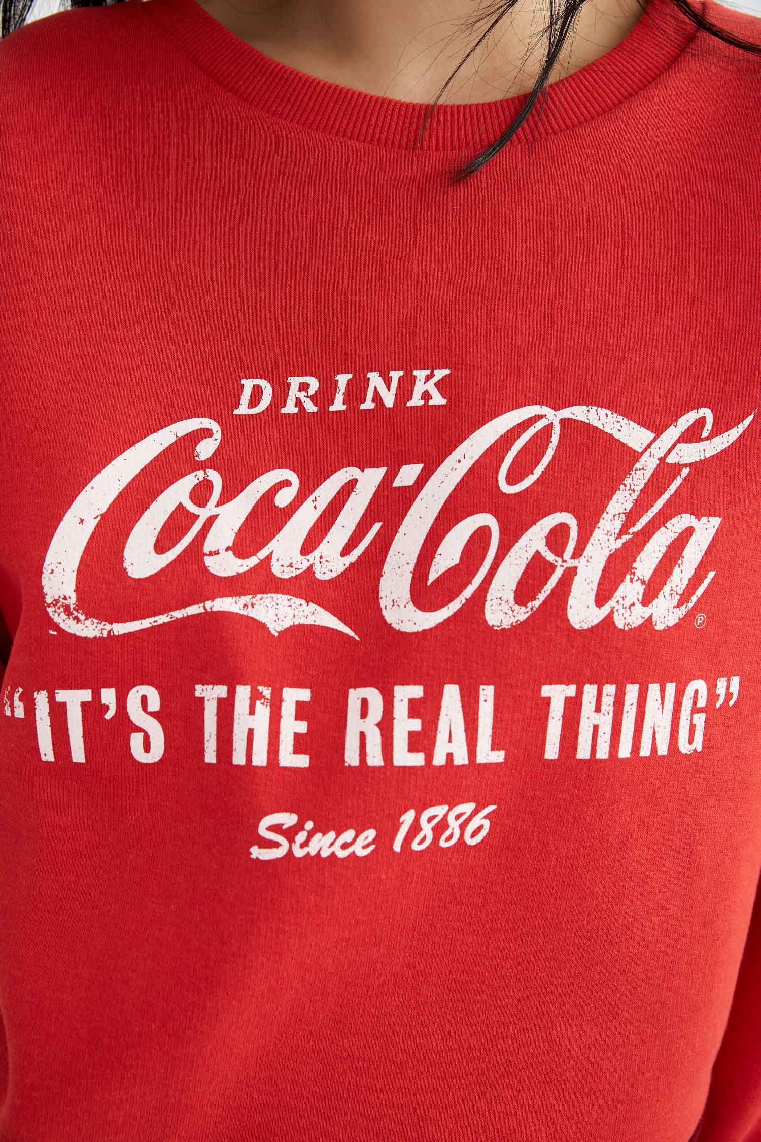 Red WOMAN Relax Fit Coca-Cola Licensed Long Sleeve Sweatshirt 2358043 |  DeFacto