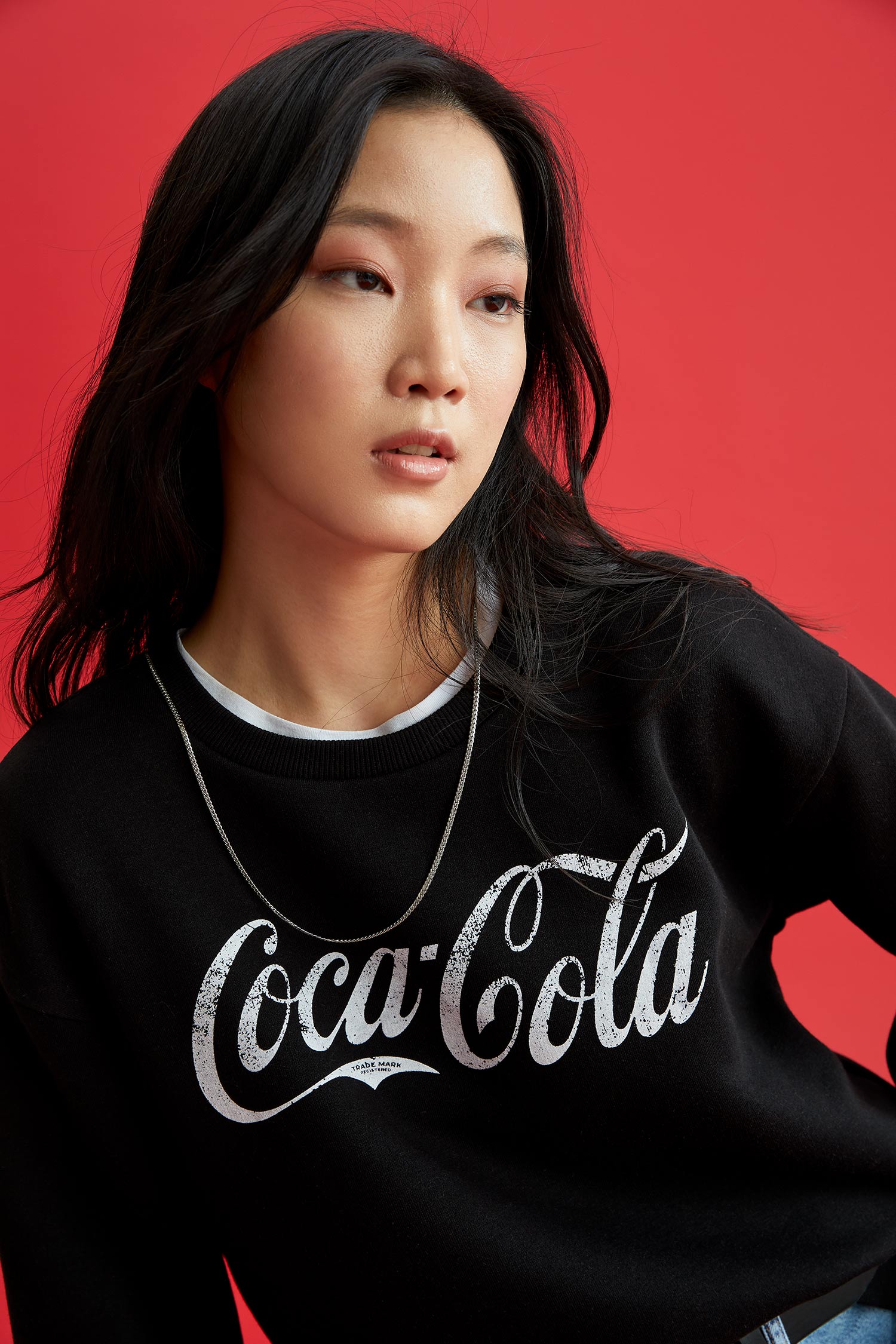 Black WOMAN Regular Fit Coca-Cola Licensed Long Sleeve Sweatshirt 2358059 |  DeFacto