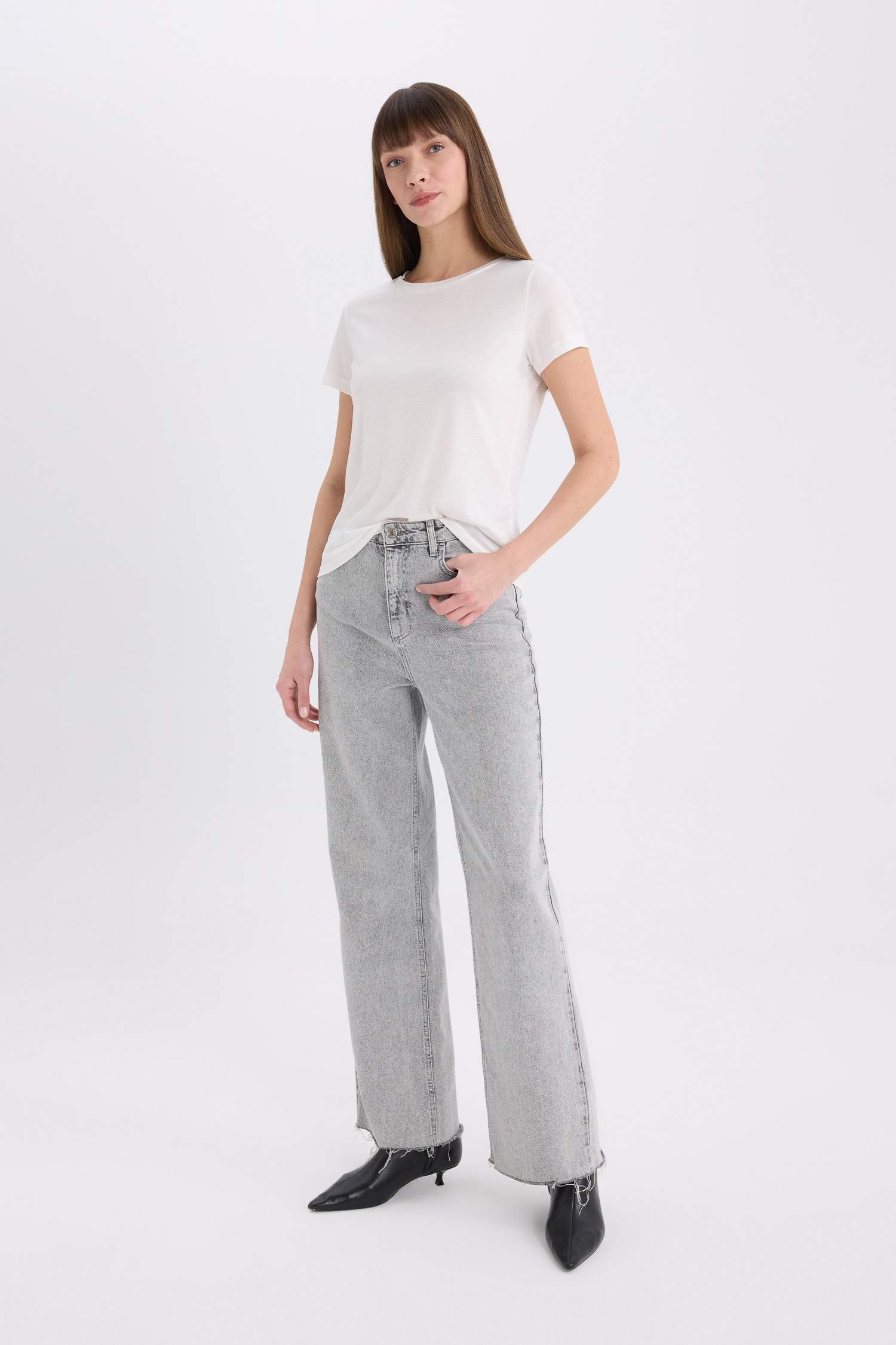 Regular Fit Bisiklet Yaka Basic Düz Kısa Kollu Beyaz Tişört