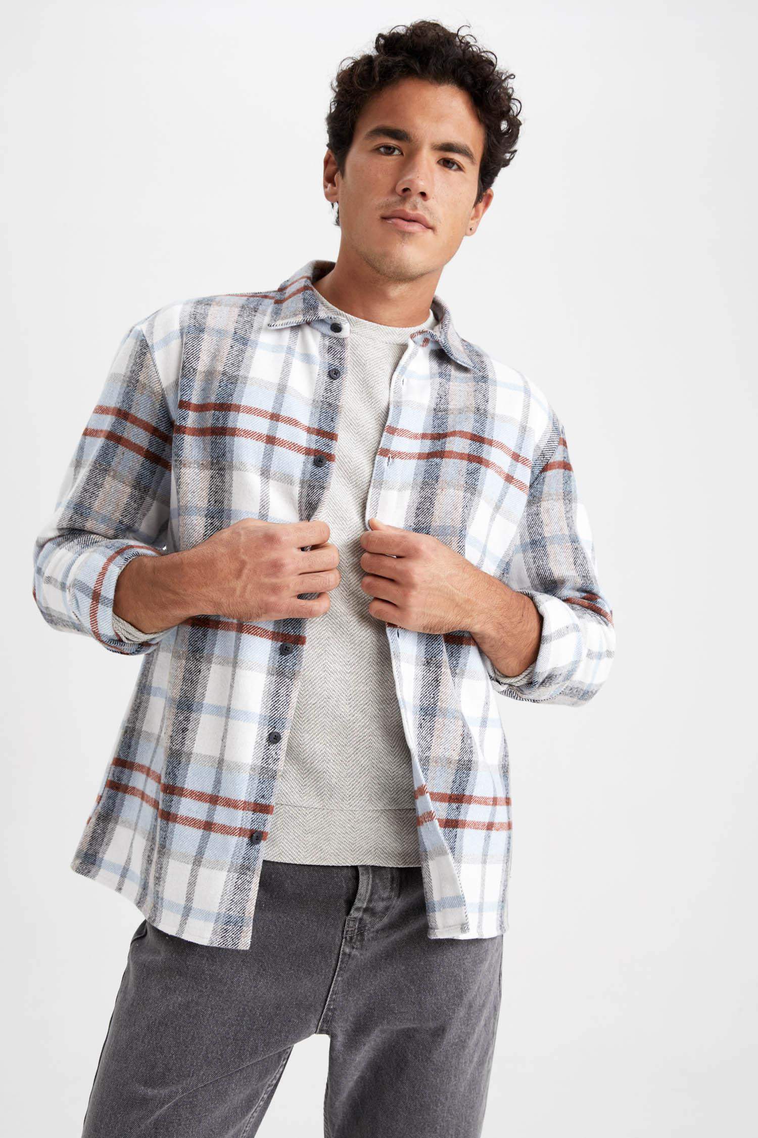 قميص كاروهات ردن طويل قصة عادية