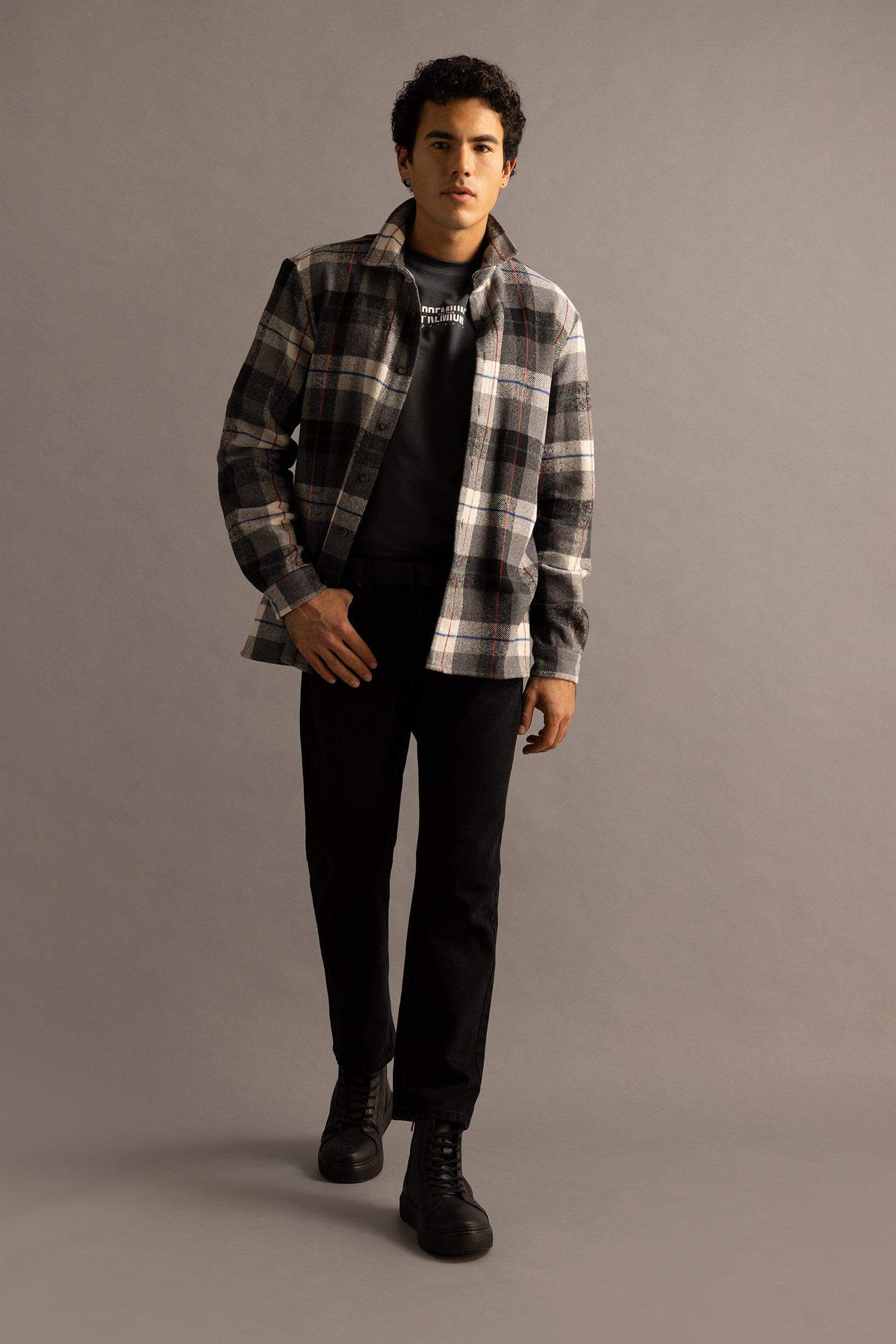 Рубашка стандартного кроя в клетку