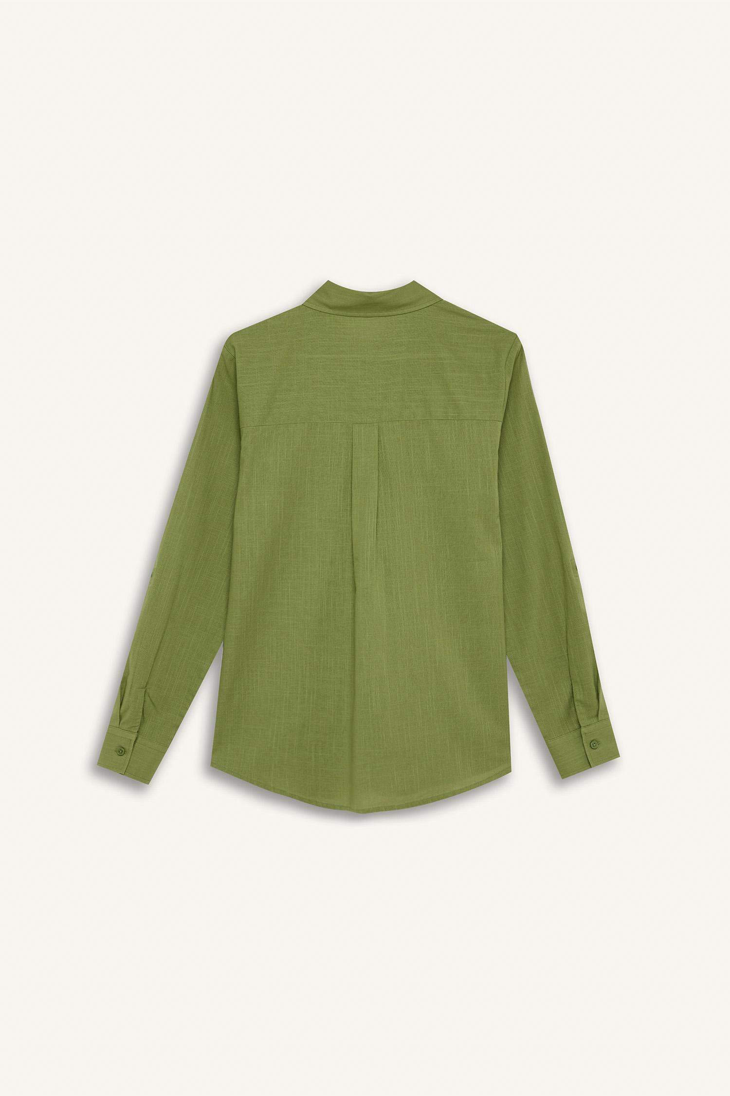 Базовая рубашка стандартного кроя с карманом