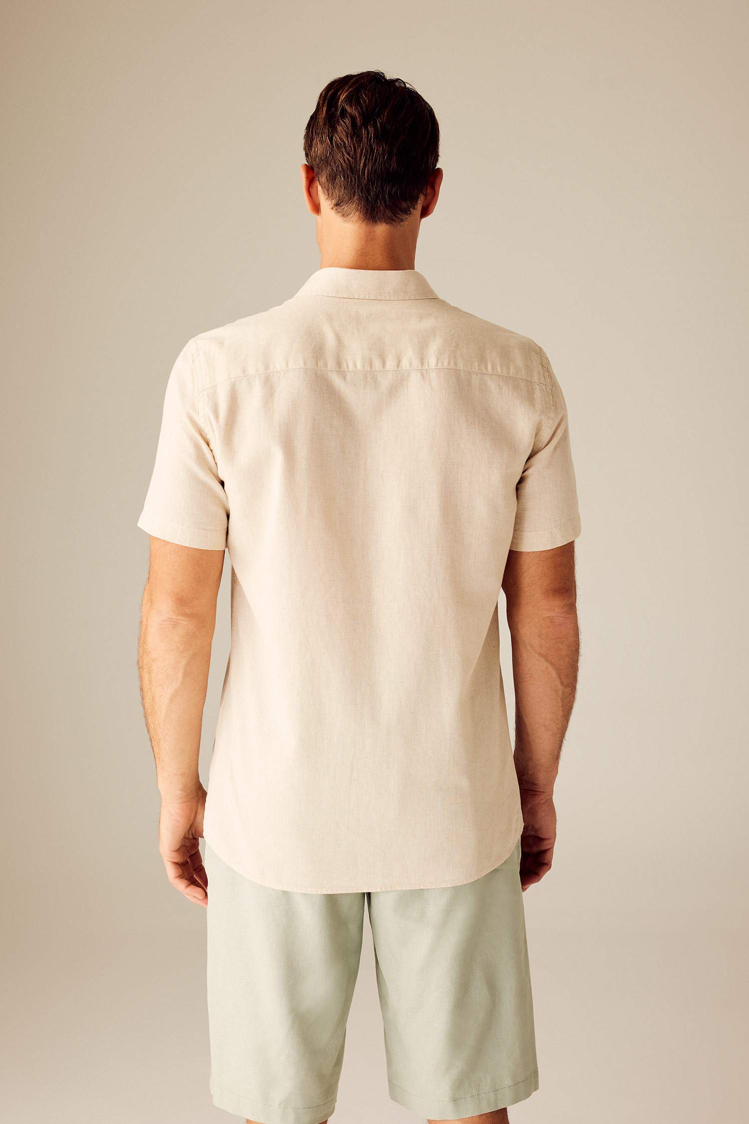 Рубашка в клетку стандартного кроя с коротким рукавом