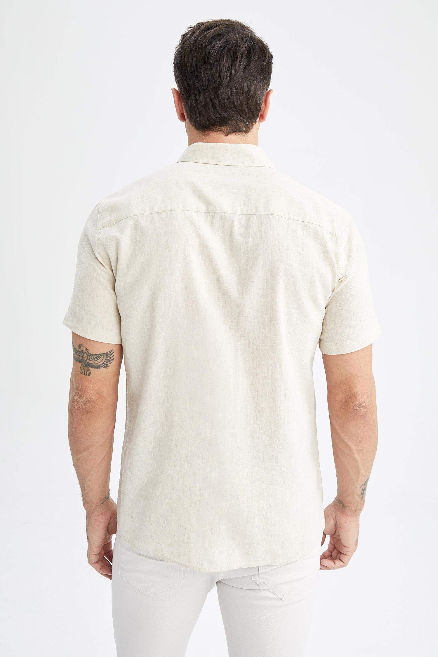 Рубашка в клетку стандартного кроя с коротким рукавом