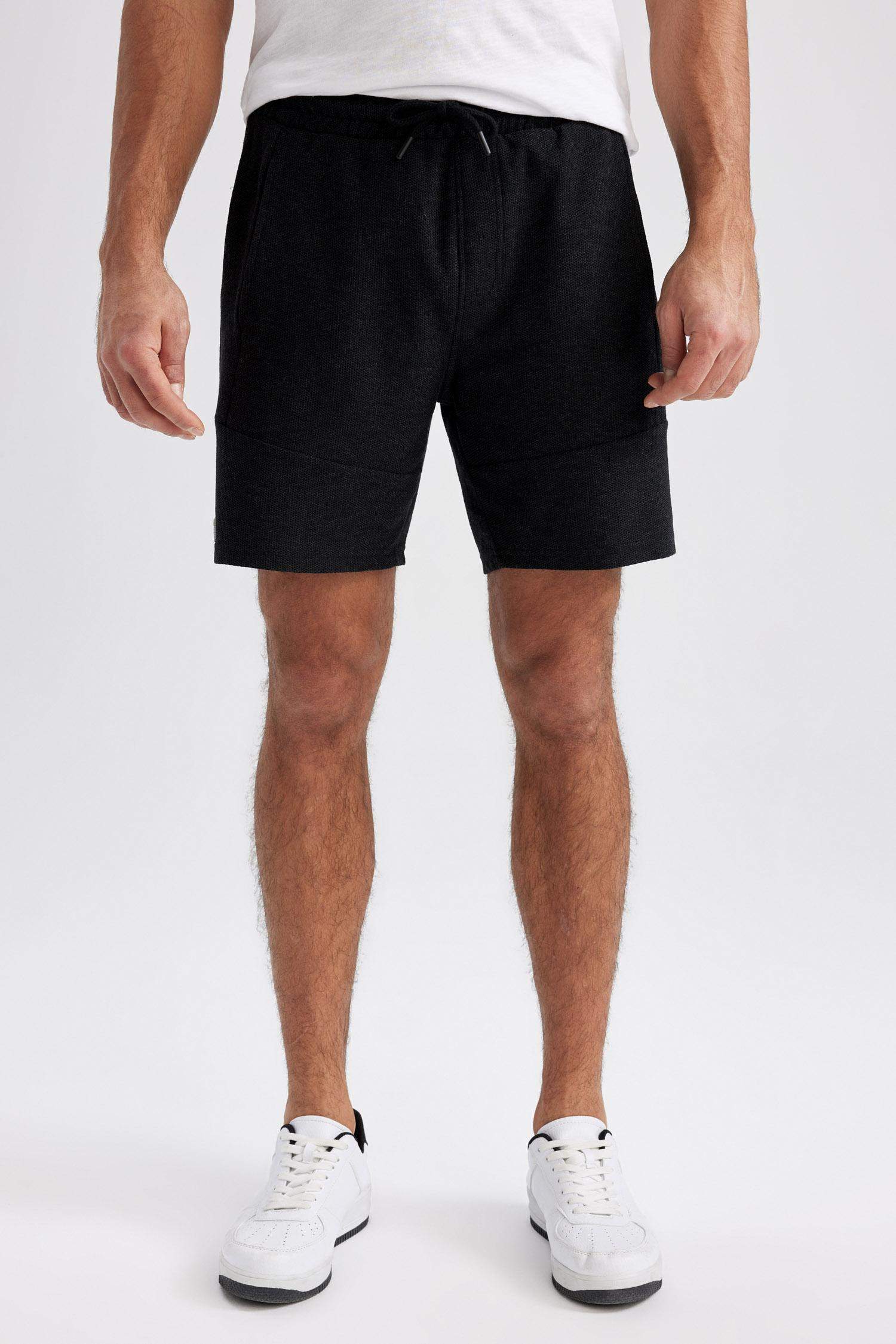 Black MAN Slim Fit Slim Leg Shorts 2762425 | DeFacto