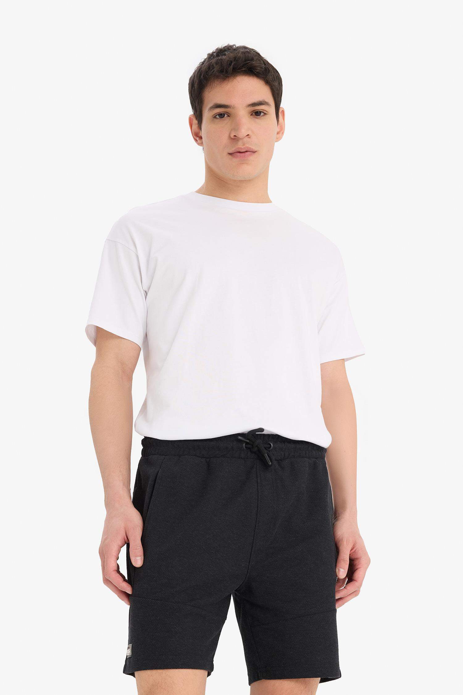 Slim Fit Dar Kesim Dar Paça Şort