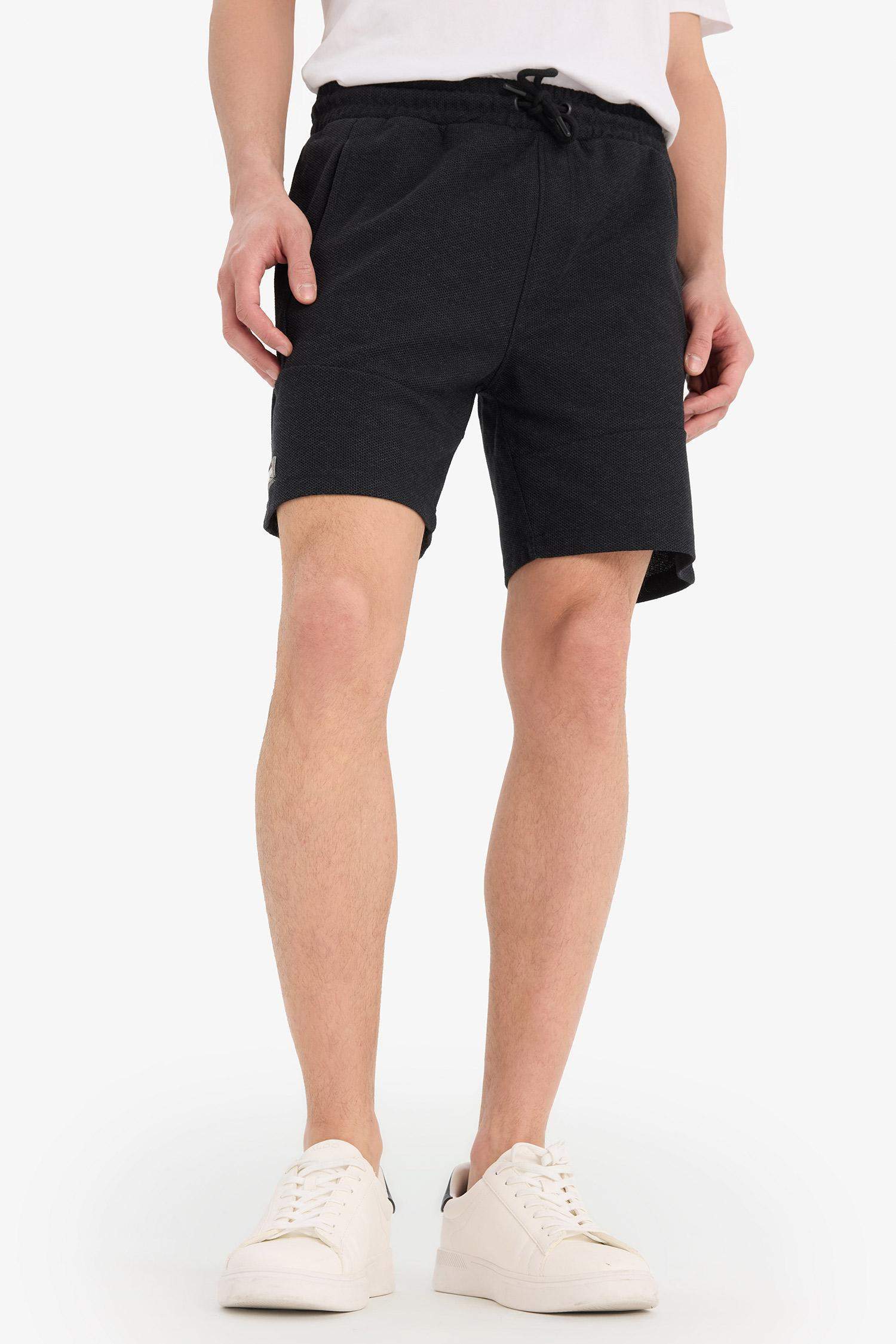 Slim Fit Dar Kesim Dar Paça Şort