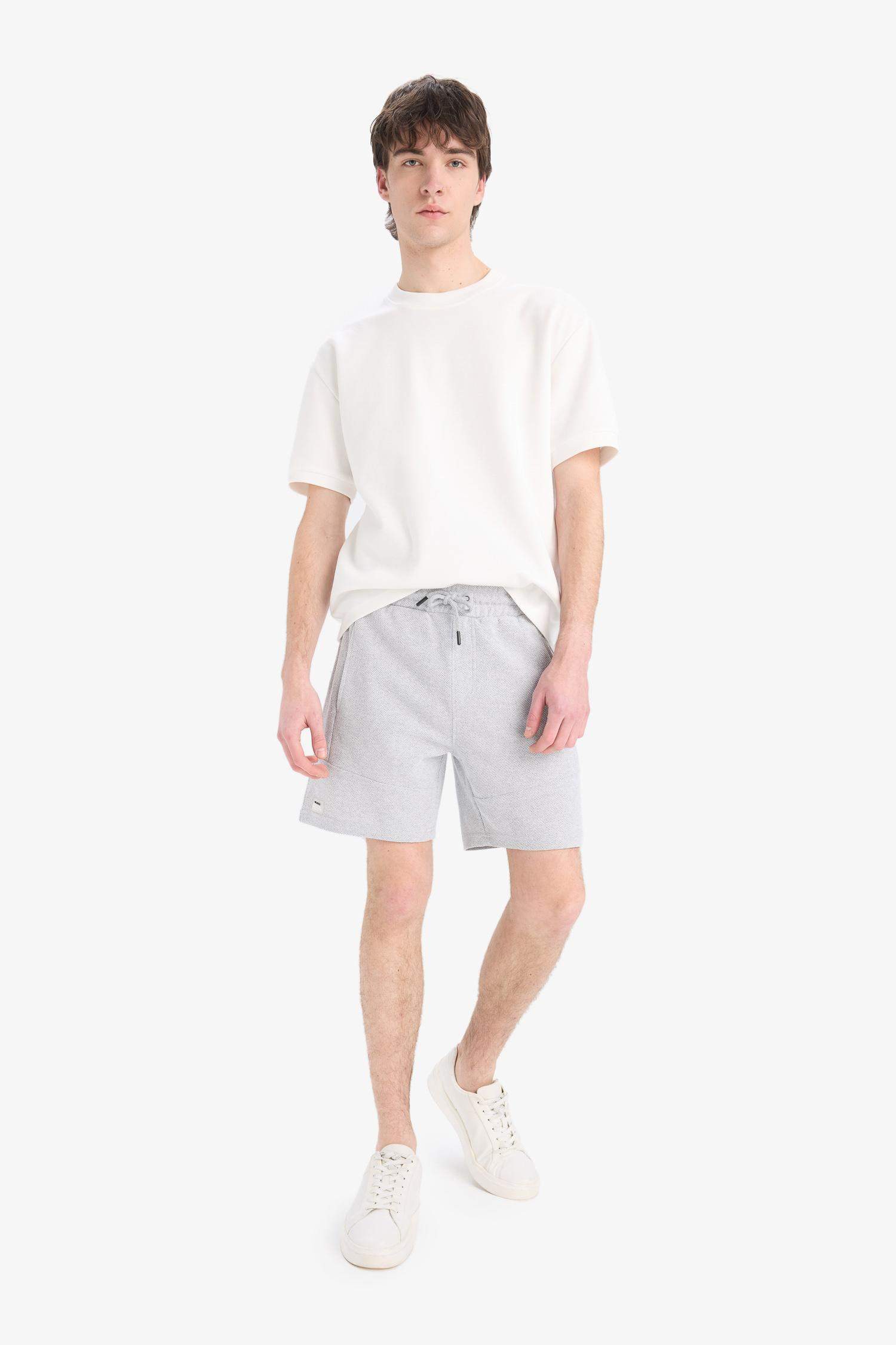 شورت سليم فيت قصة ضيقة بجيب