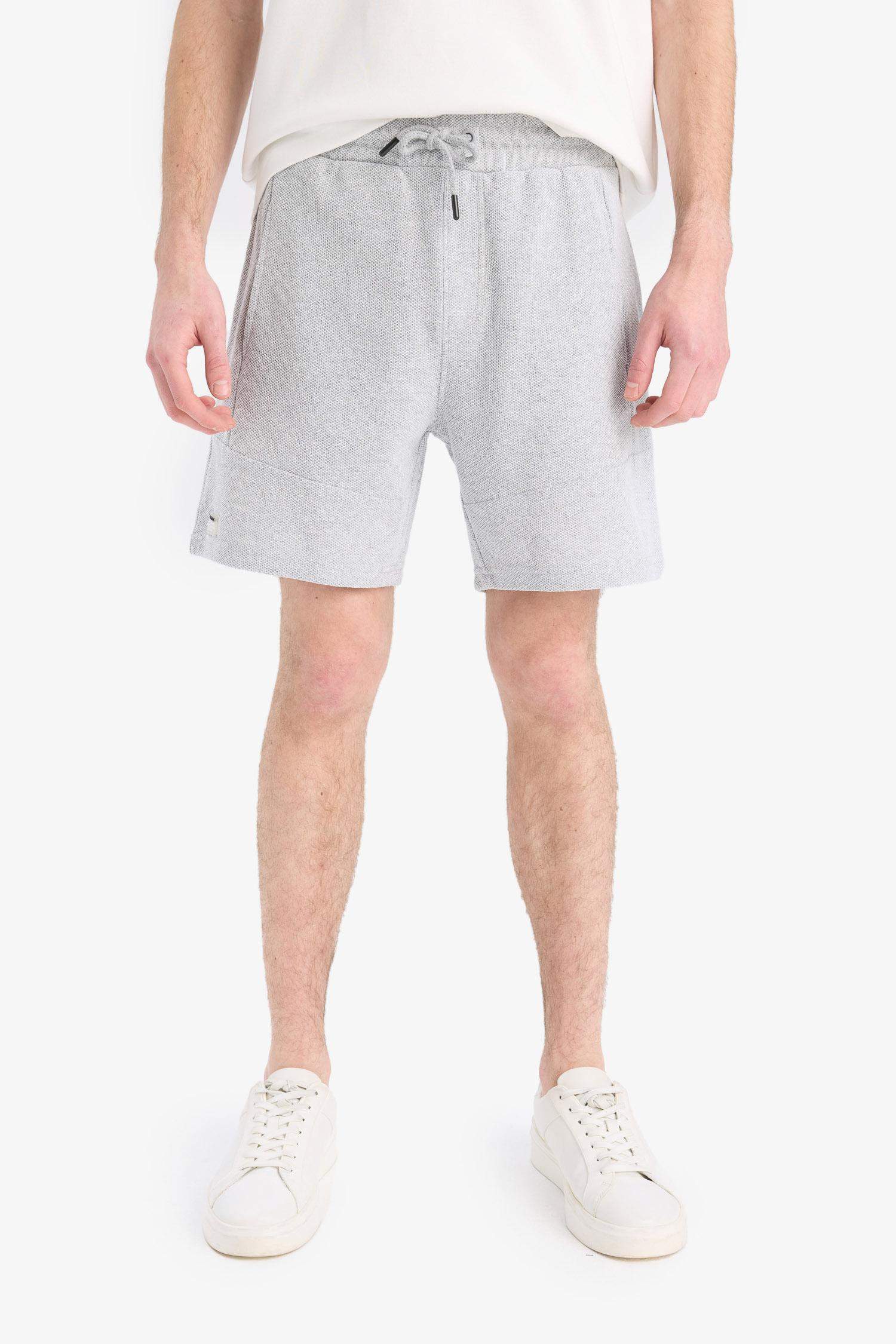 شورت سليم فيت قصة ضيقة بجيب