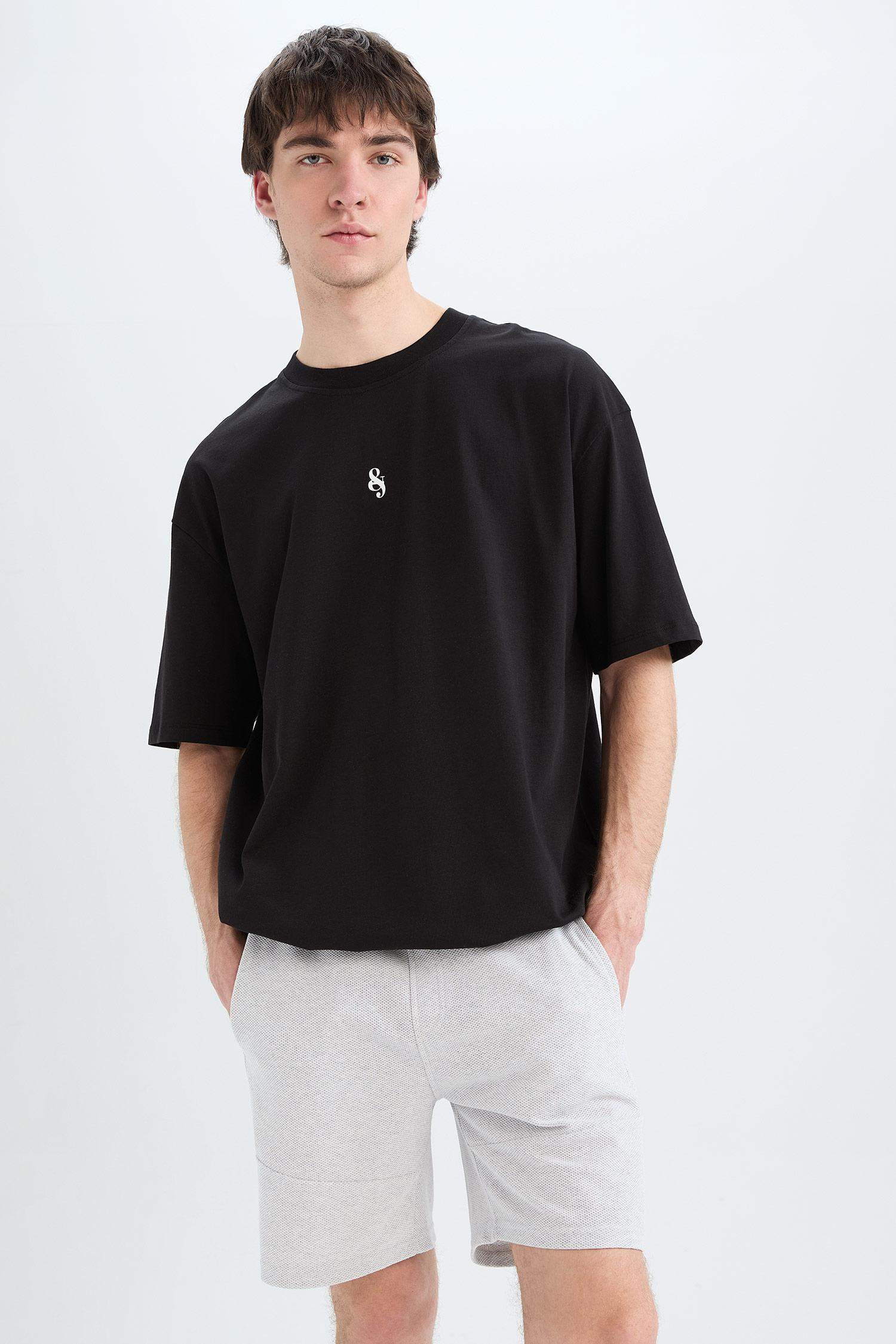 Slim Fit Dar Kesim Dar Paça Şort