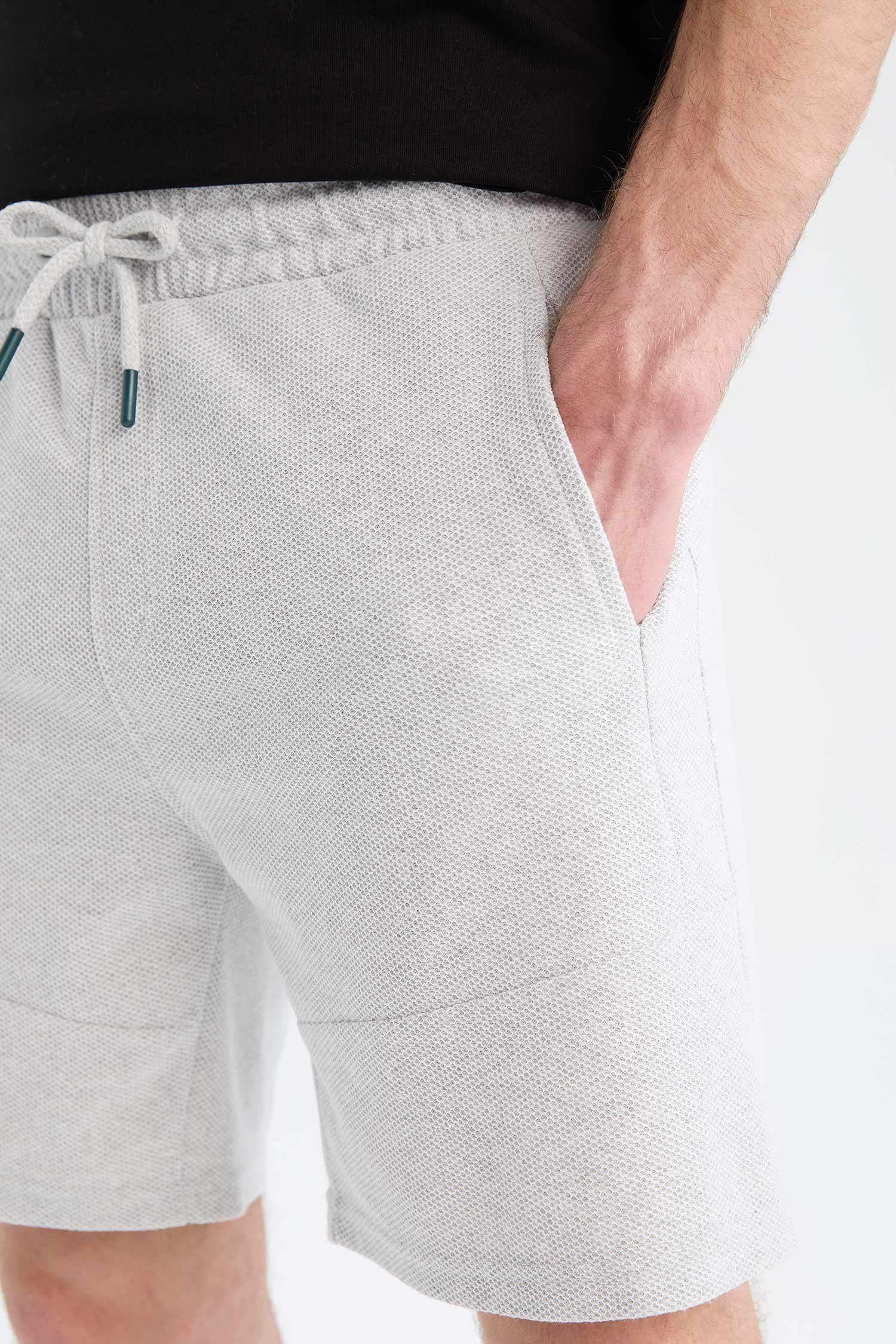 Slim Fit Dar Kesim Dar Paça Şort