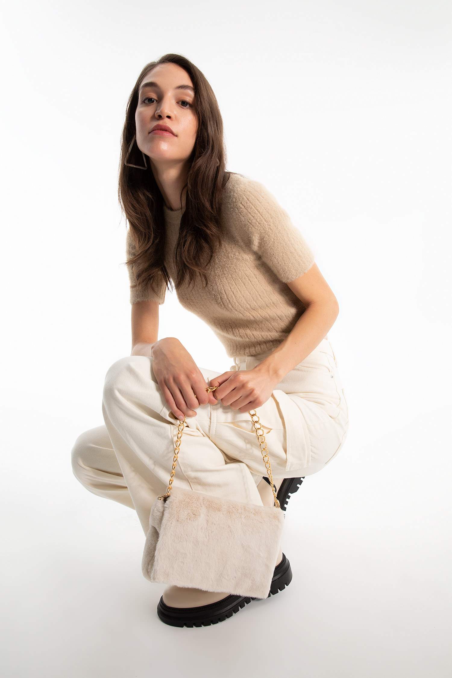 Женская сумка плюшевая с цепью