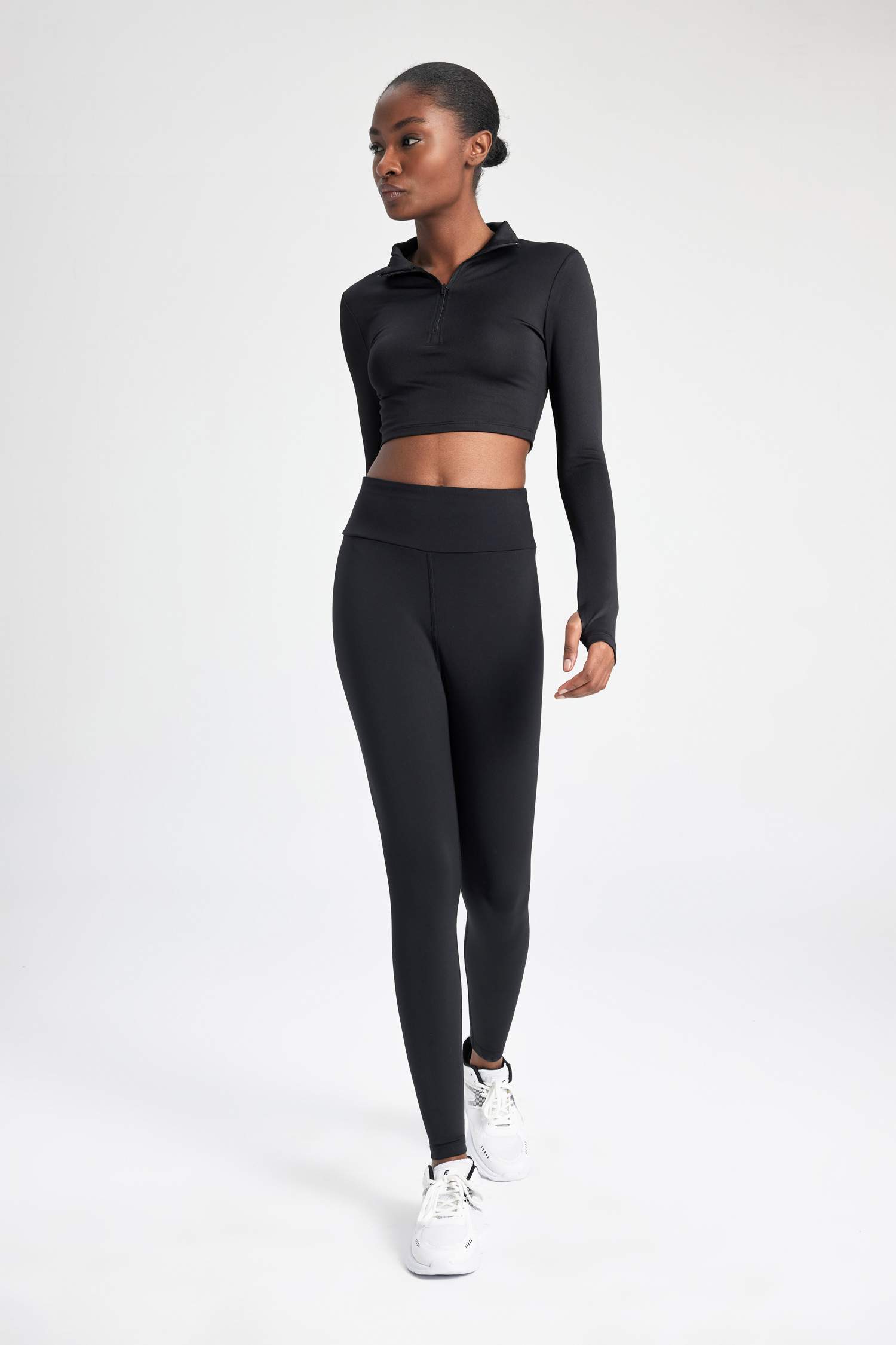 Black WOMAN Slim Fit Ankle Length Sports Leggings 2363463