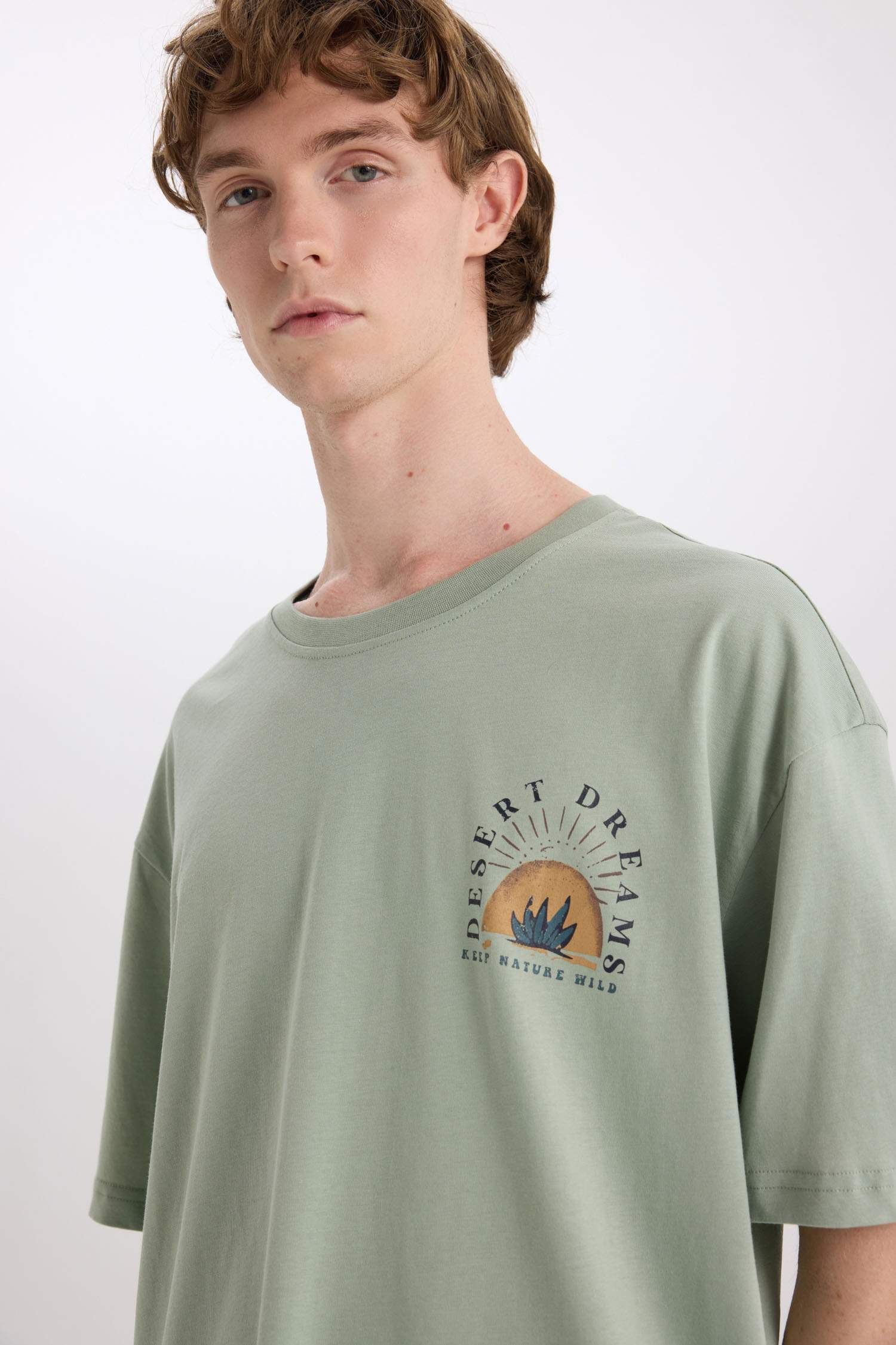 %100 Pamuk Oversize Geniş Kalıp Bisiklet Yaka Sırt Baskılı Kısa Kollu Tişört