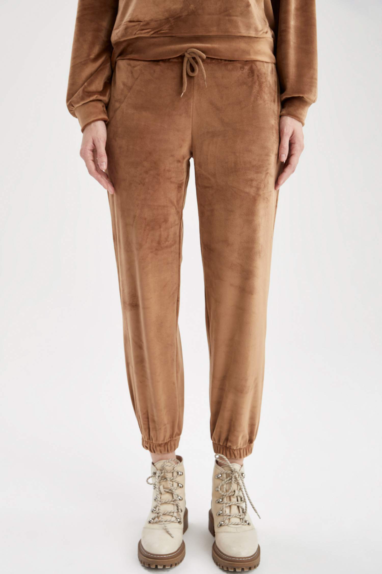 Fit Velvet Jogger 2400536 | DeFacto