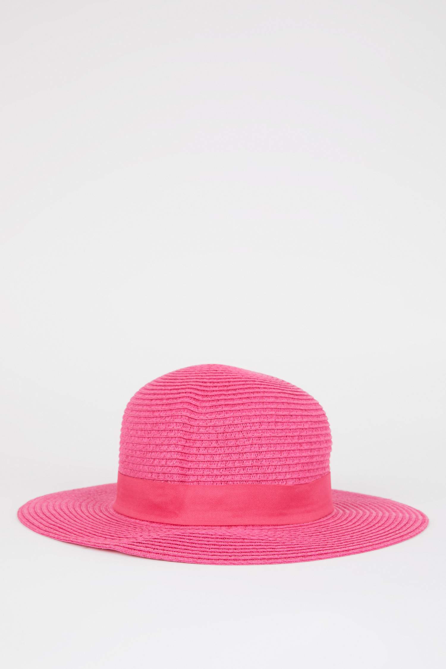 قبعة قش بناتي