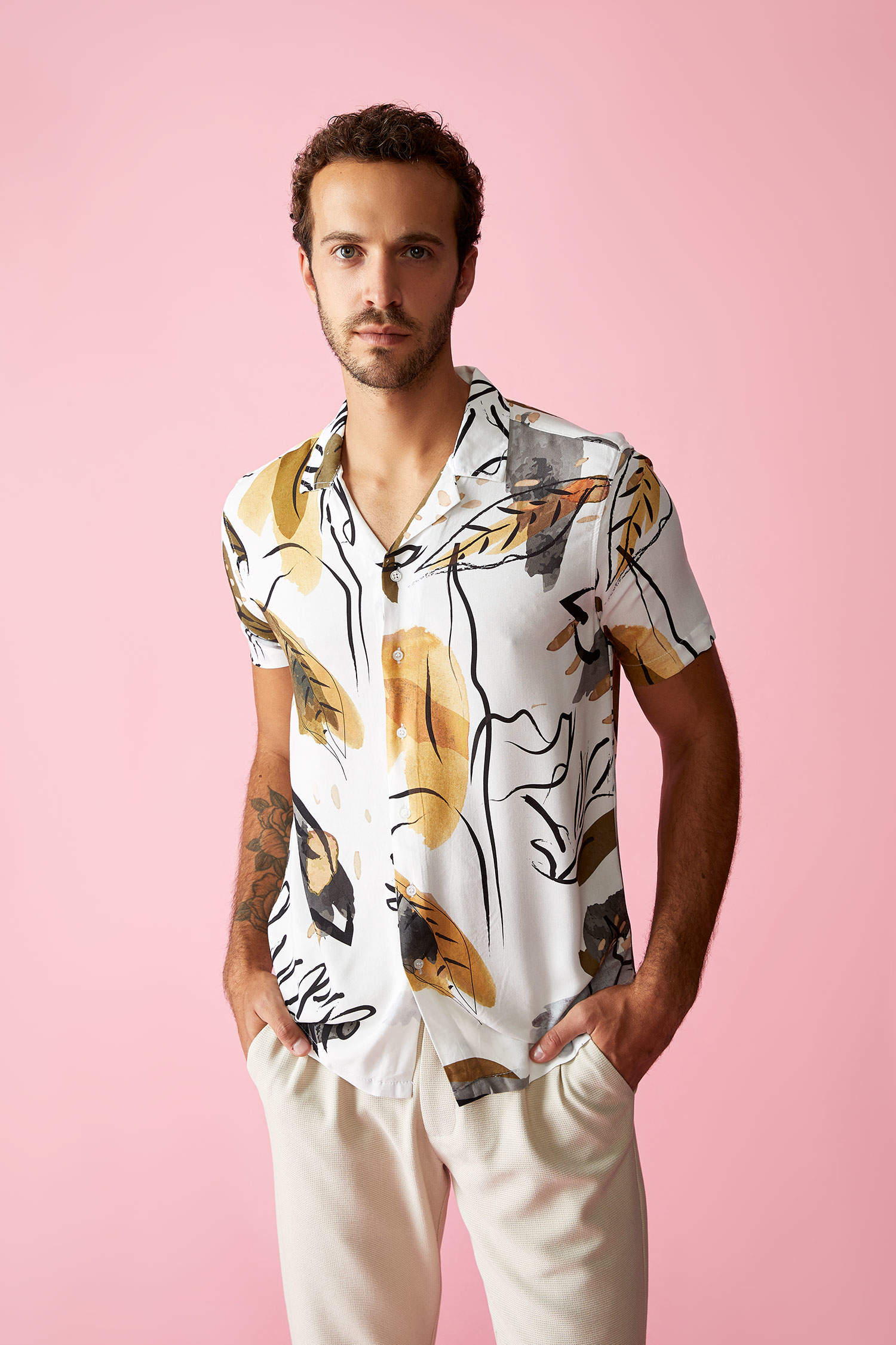Beige MAN Modern Fit Patterned Short Sleeve Viscose Shirt 2447379 | DeFacto