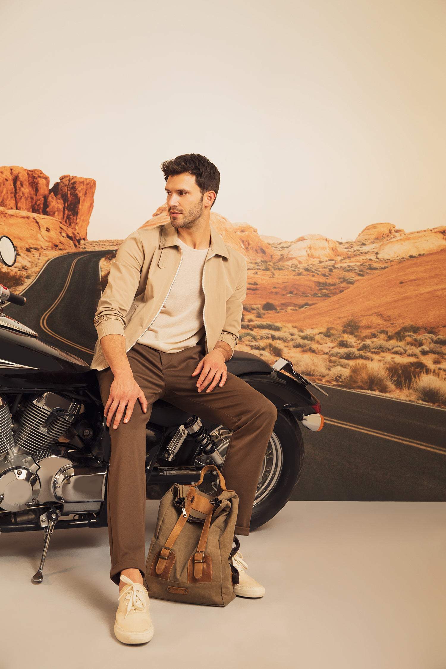 Regular Fit Polo Yaka Fermuar Kapamalı Mevsimlik İnce Mont Ceket