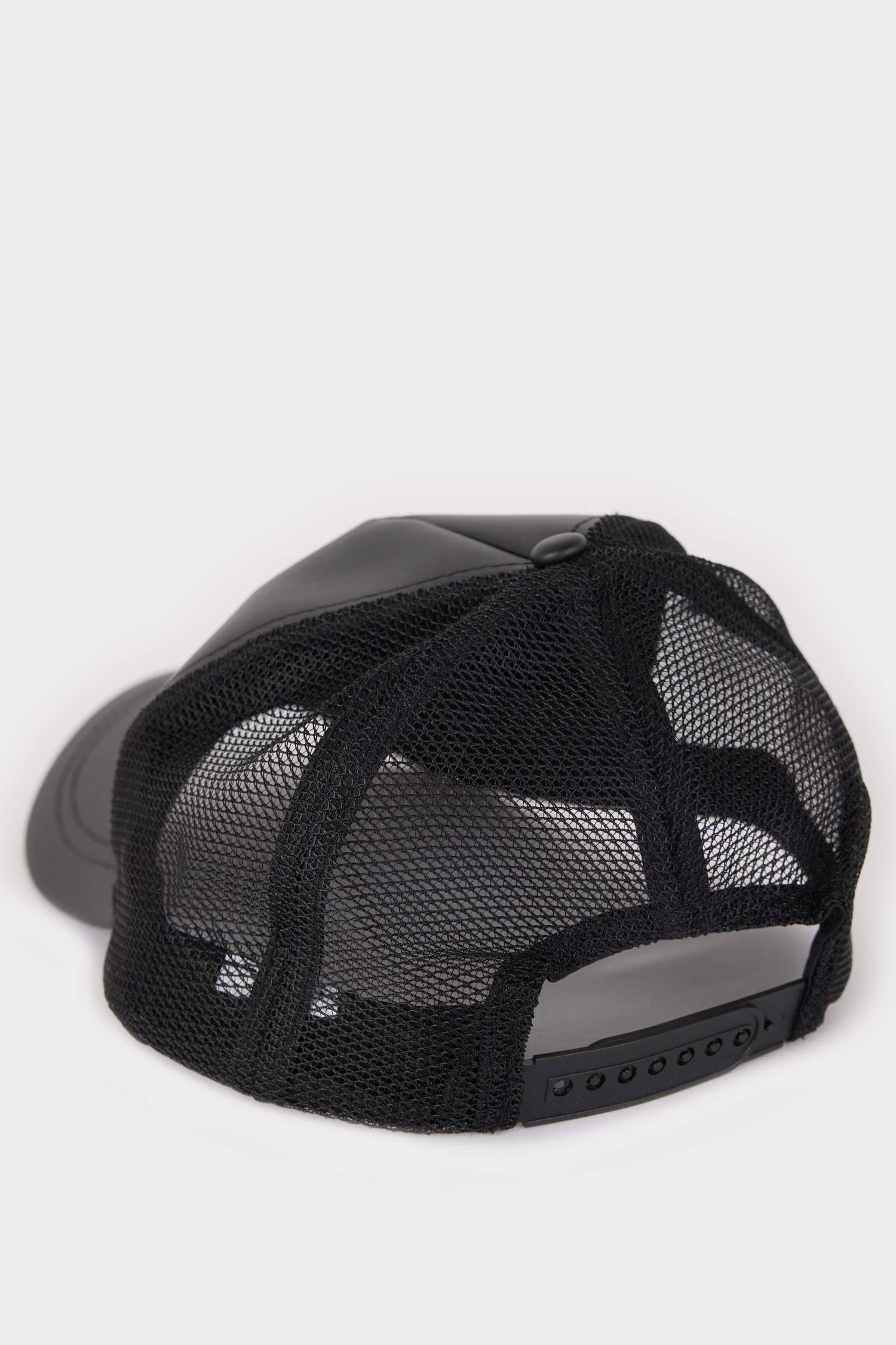 Кепка из искусственной кожи для мужчин