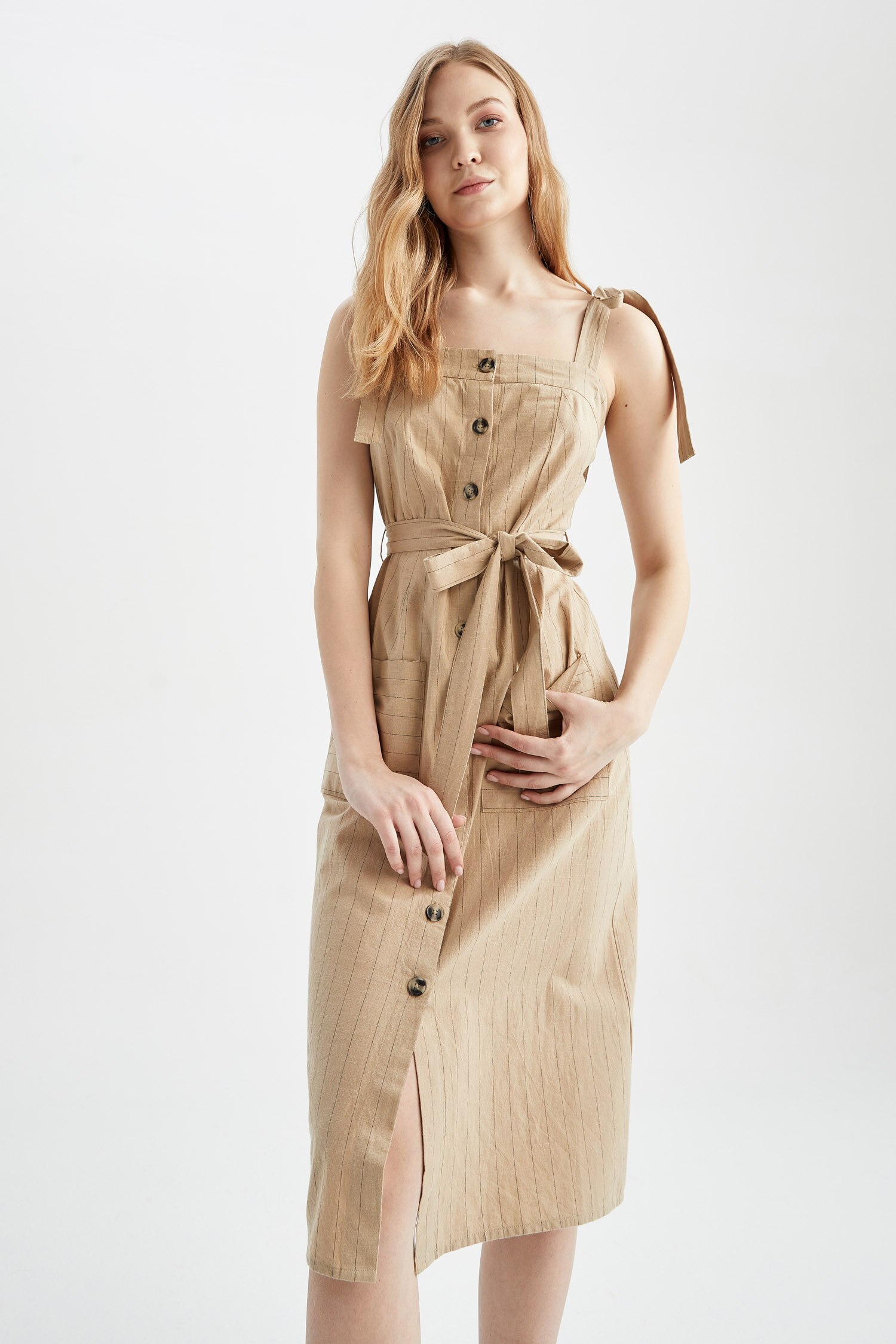 Robe à manches courtes nouée à la taille | RW&CO