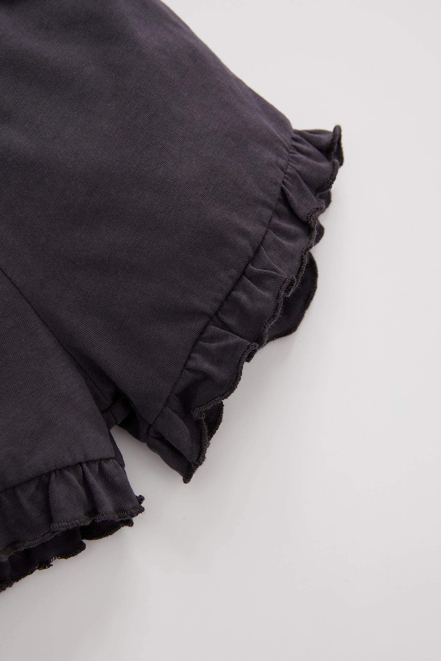 شورت قصة عادية