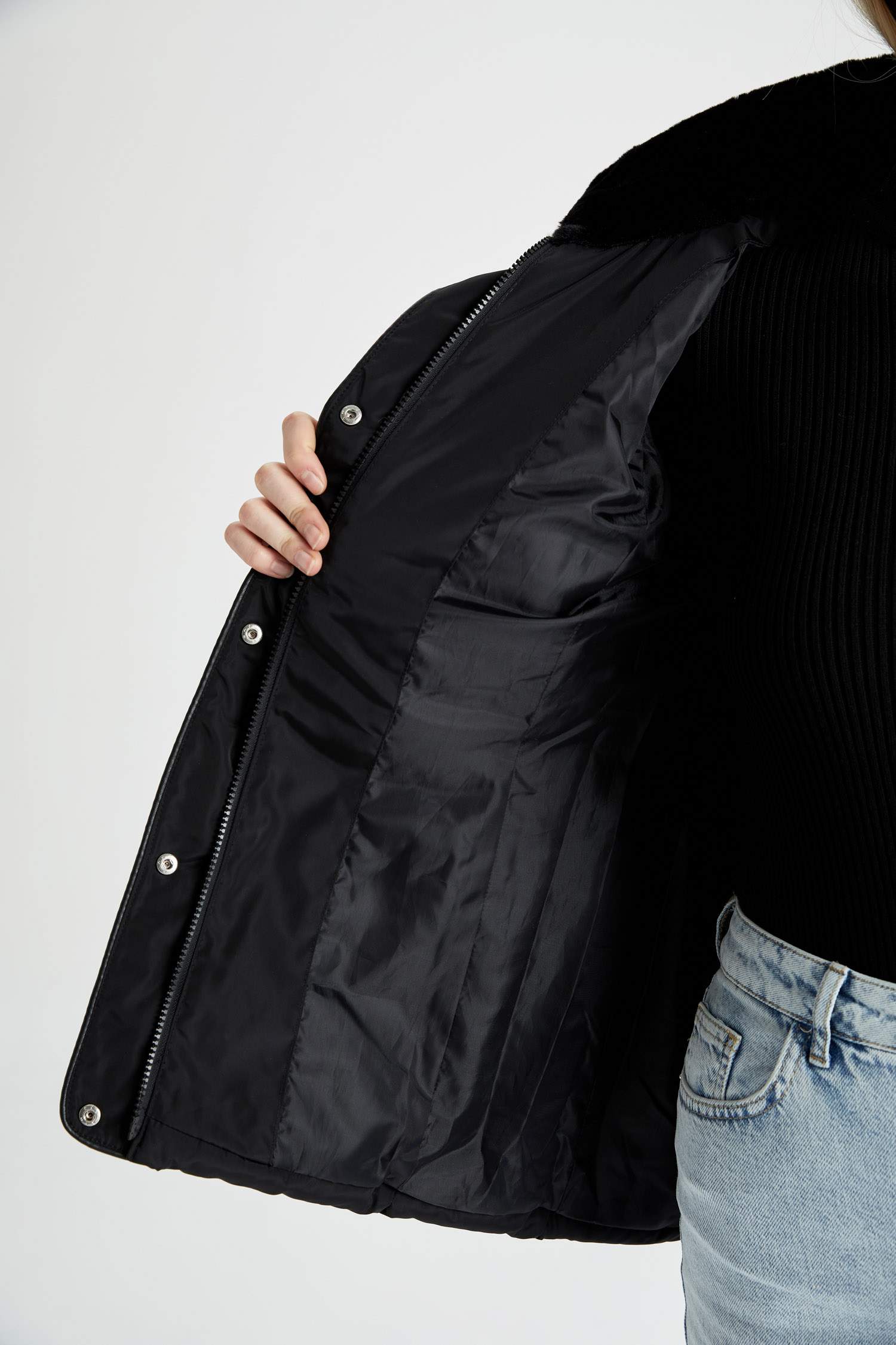 Куртка водонепроницаемая с капюшоном из искусственного меха