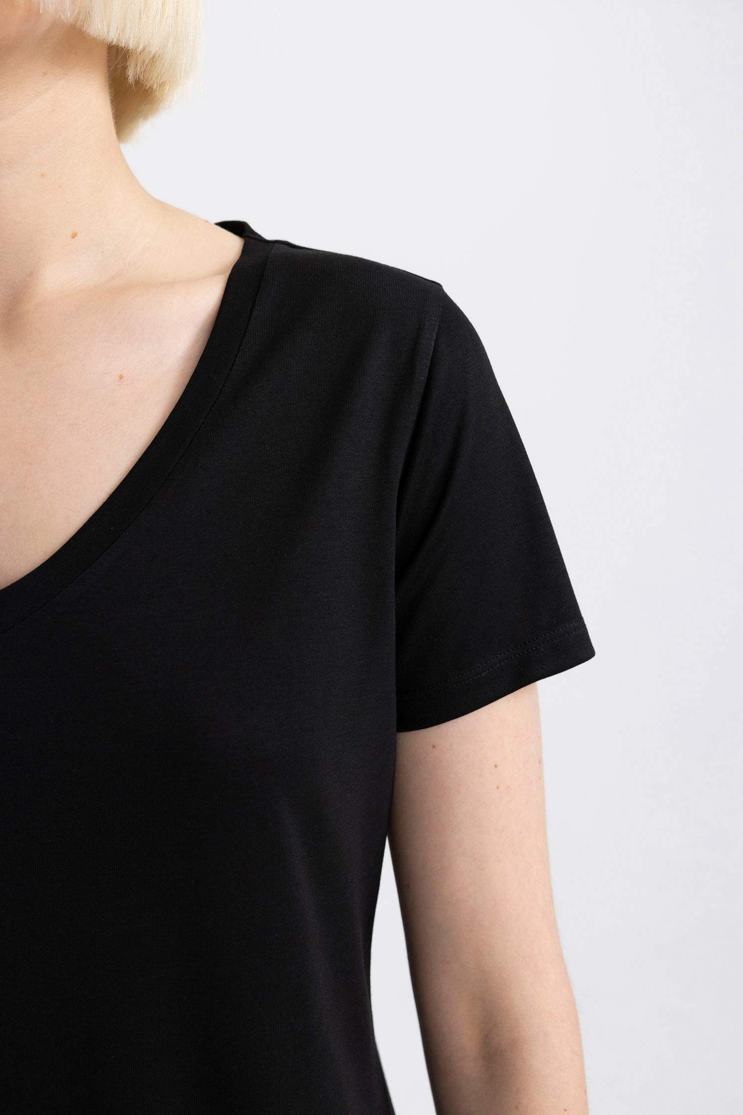 Regular Fit V Neck Basic Short Sleeve T-Shirt