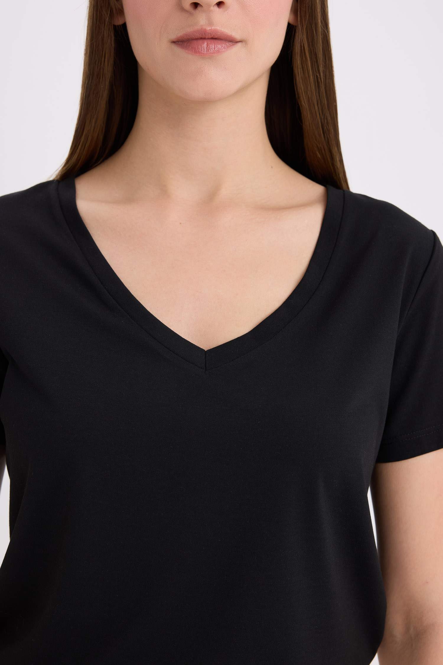 Regular Fit V Yaka Basic Düz Kısa Kollu Tişört