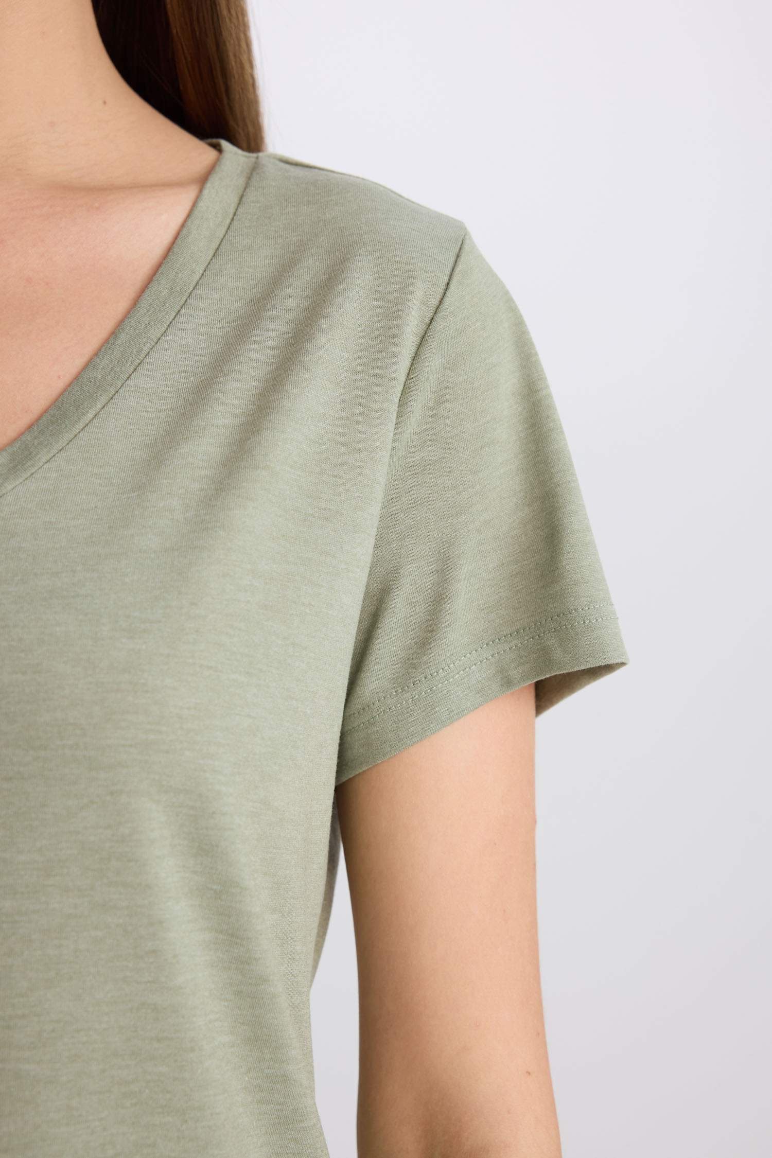 Regular Fit V Yaka Basic Düz Kısa Kollu Tişört