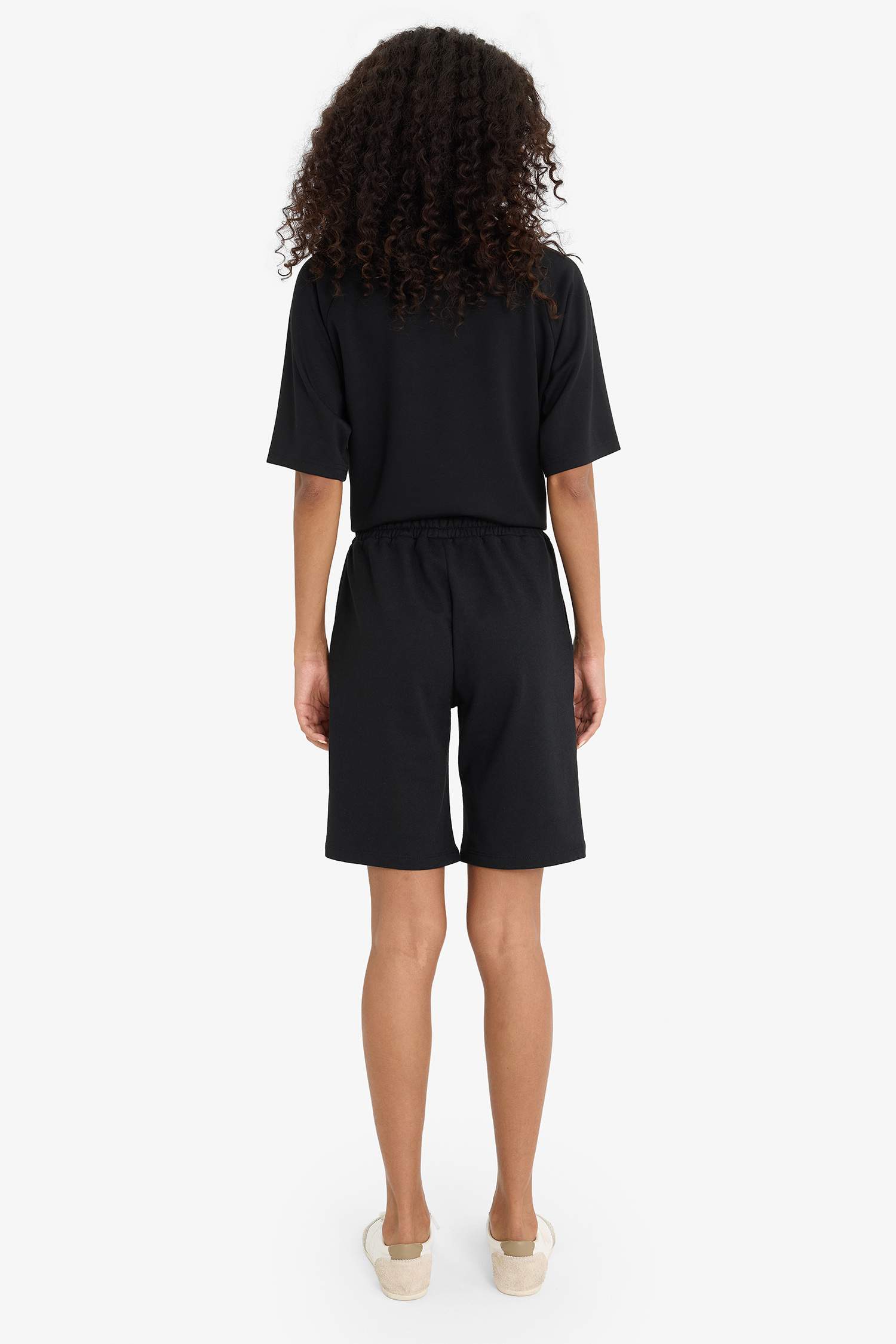 Regular Fit Normal Bel Düz Paça İnce Bermuda Şort