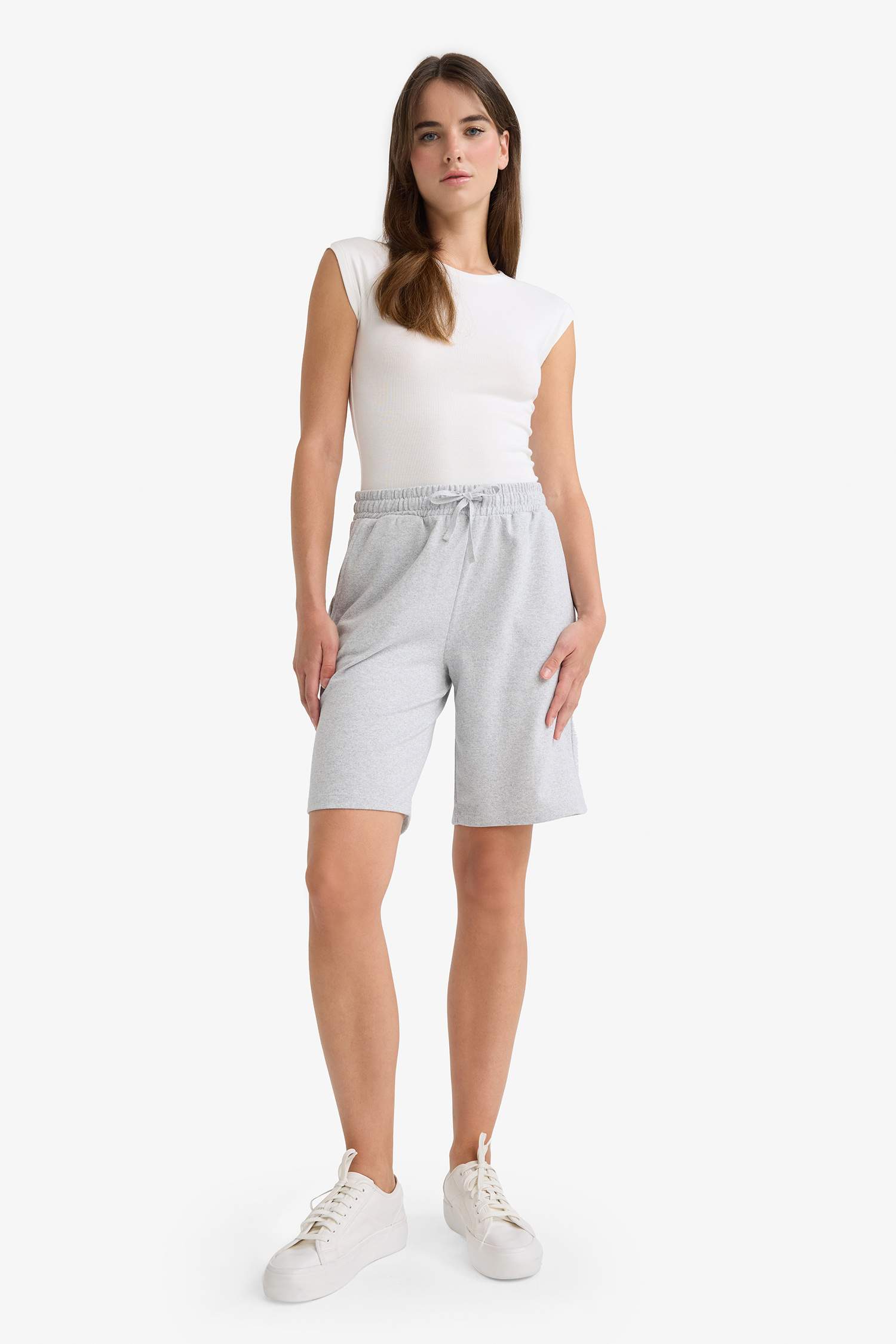 Regular Fit Normal Bel Düz Paça İnce Bermuda Şort