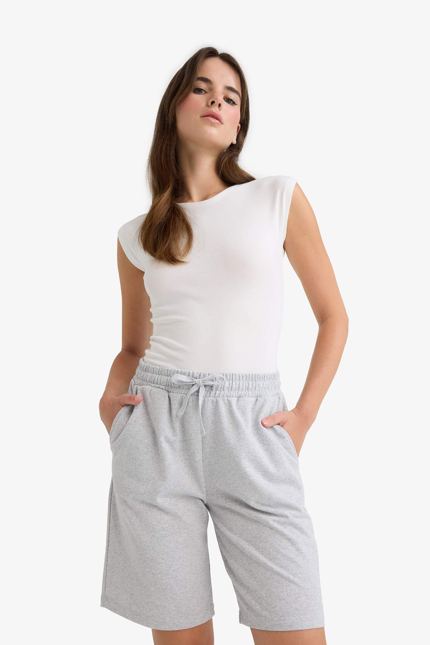 Regular Fit Normal Bel Düz Paça İnce Bermuda Şort