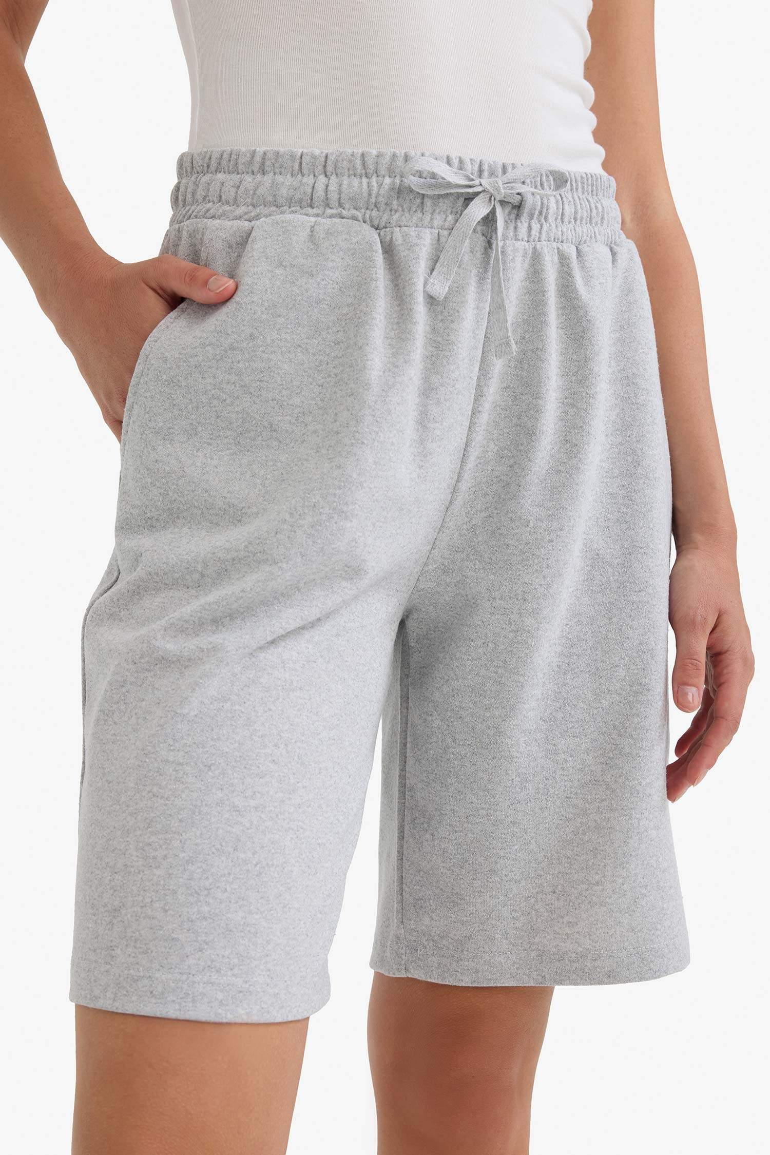 Regular Fit Normal Bel Düz Paça İnce Bermuda Şort