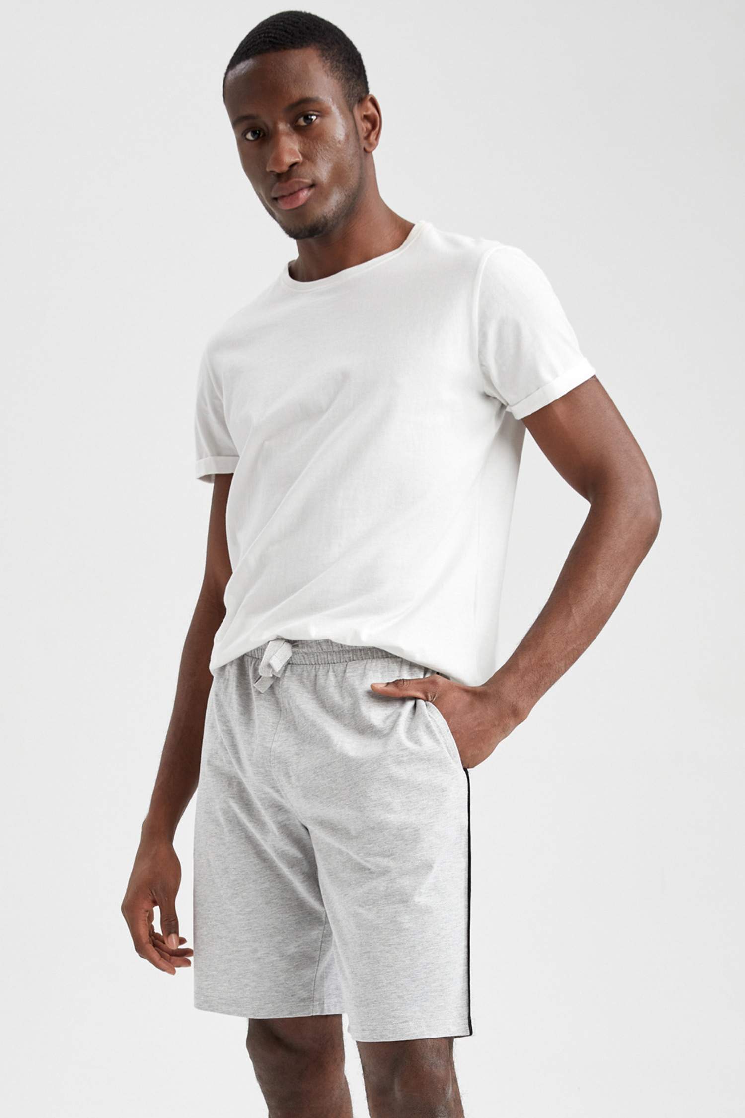 Брюки из трикотажа стандартного кроя для мужчин