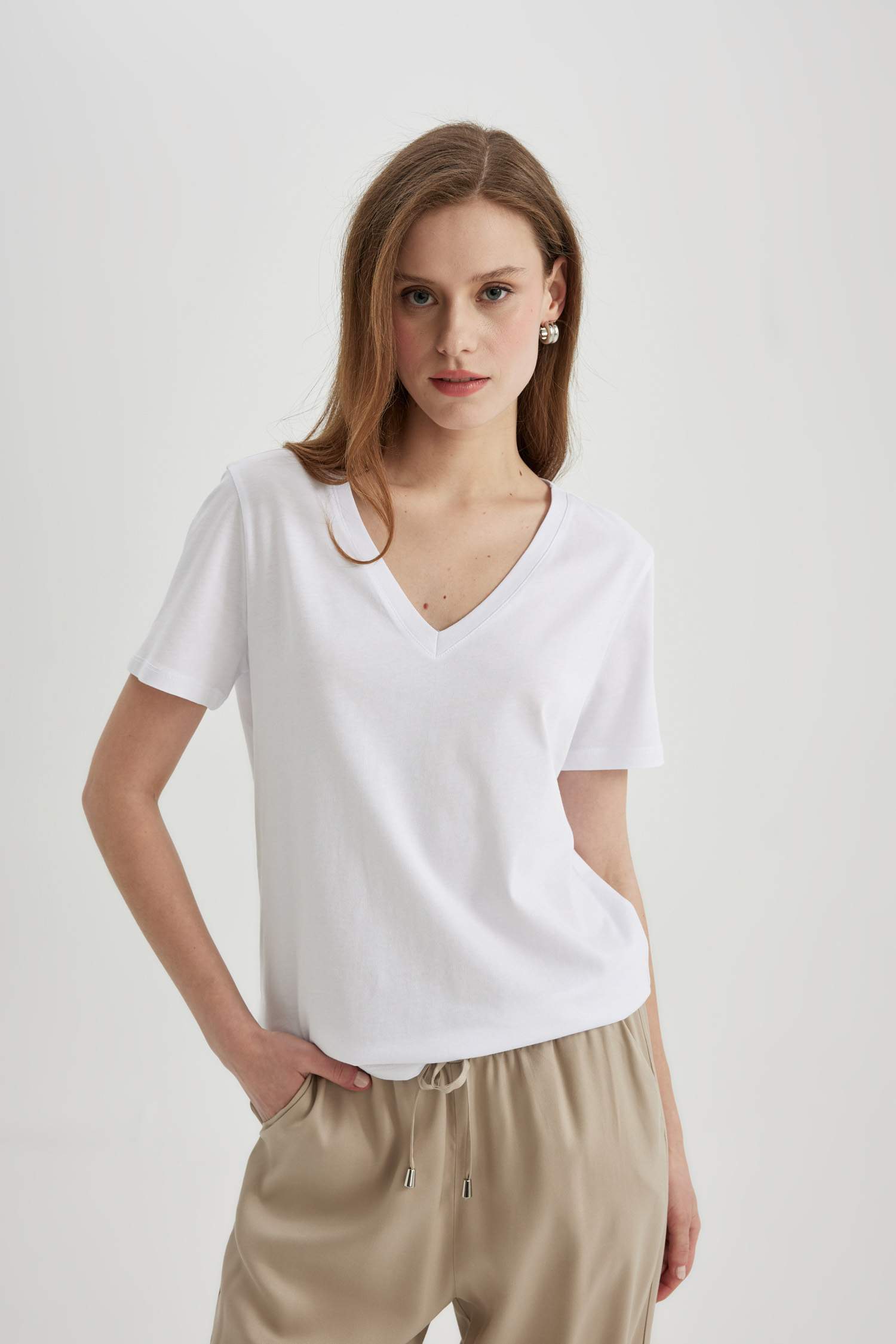 تيشيرت نص ردن بياخة V قصة عادية