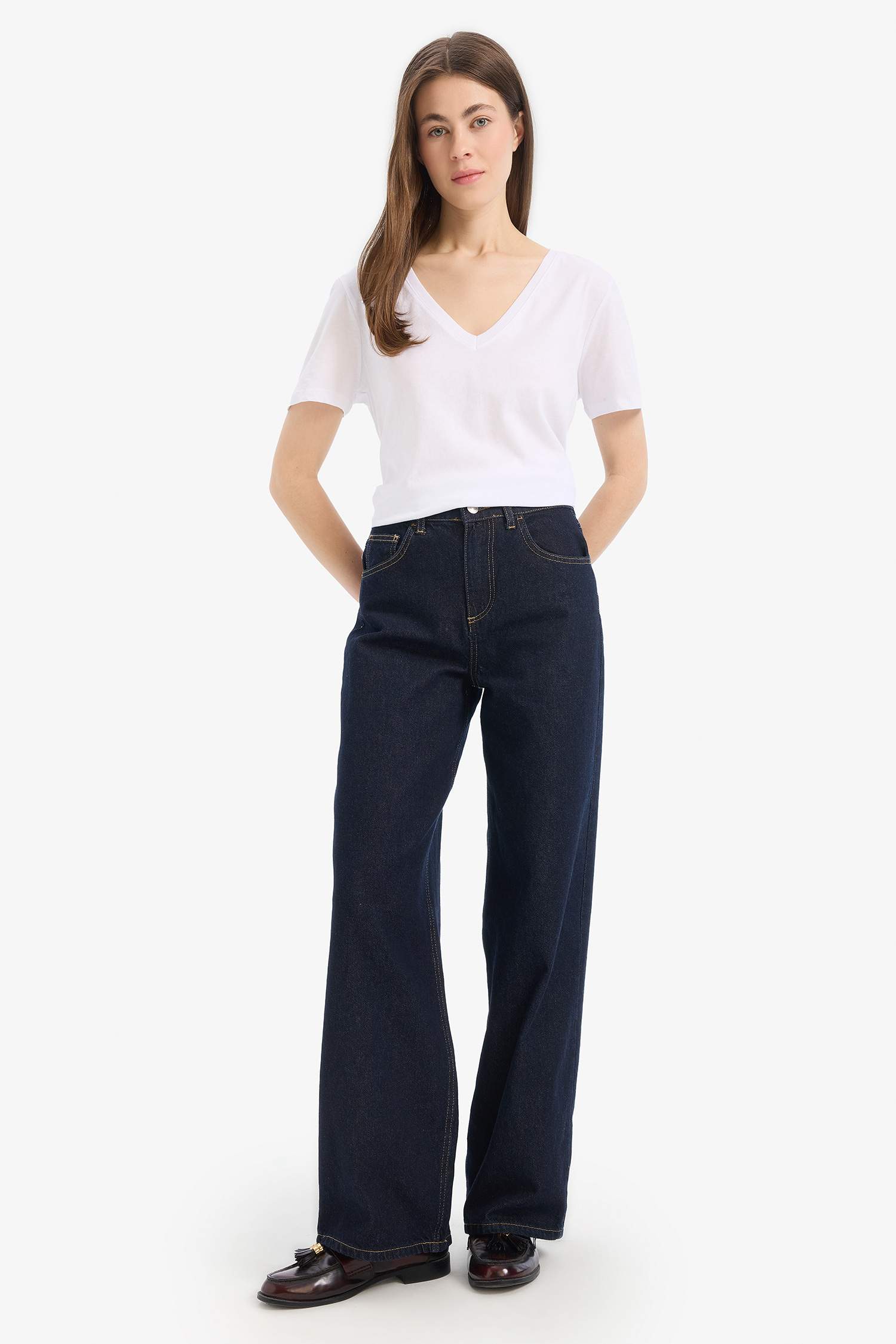 %100 Pamuk Regular Fit V Yaka Basic Düz Kısa Kollu Beyaz Tişört