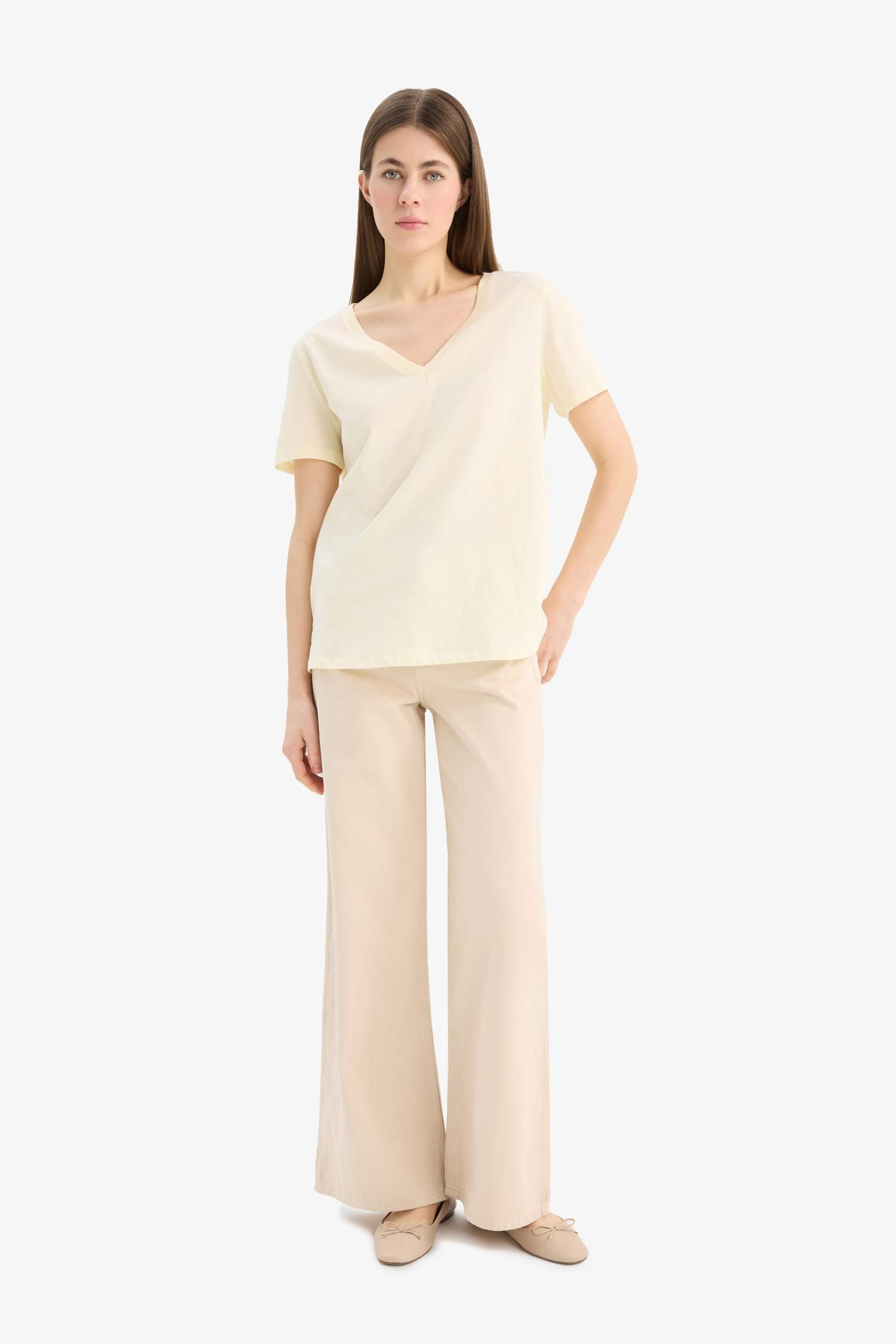 Regular Fit V Yaka Basic Düz Penye Kısa Kollu Tişört