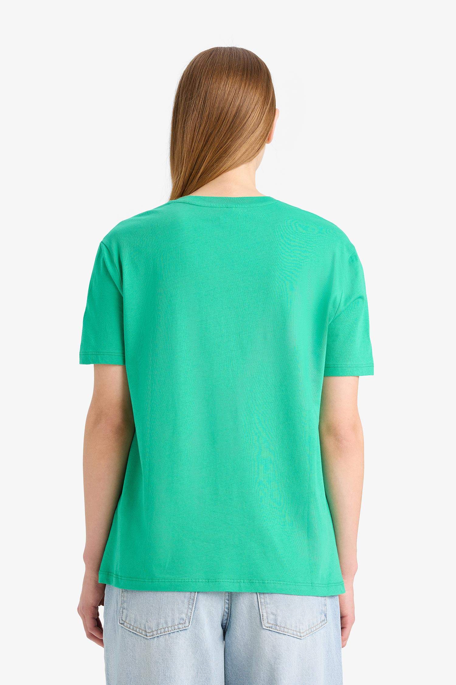 تيشيرت نص كم سامبل برقبة مستديرة وقصة عادية