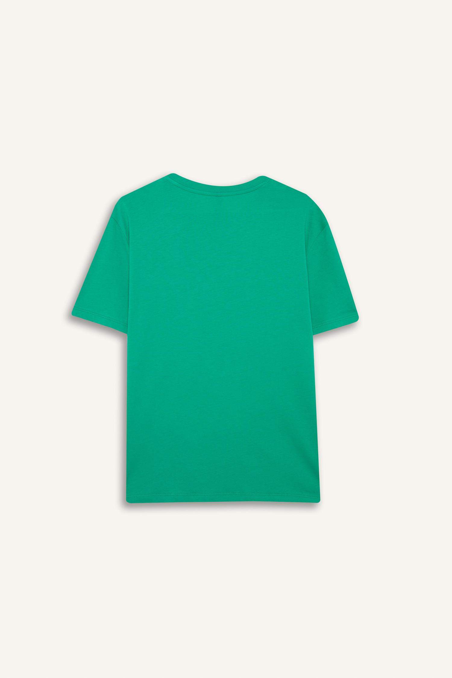 تيشيرت نص كم سامبل برقبة مستديرة وقصة عادية