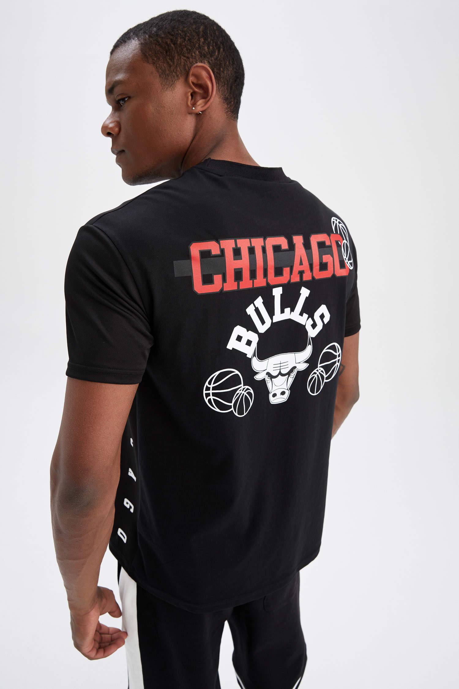 Defacto Fit NBA Chicago Bulls Regular Fit Bisiklet Yaka Tişört. 1