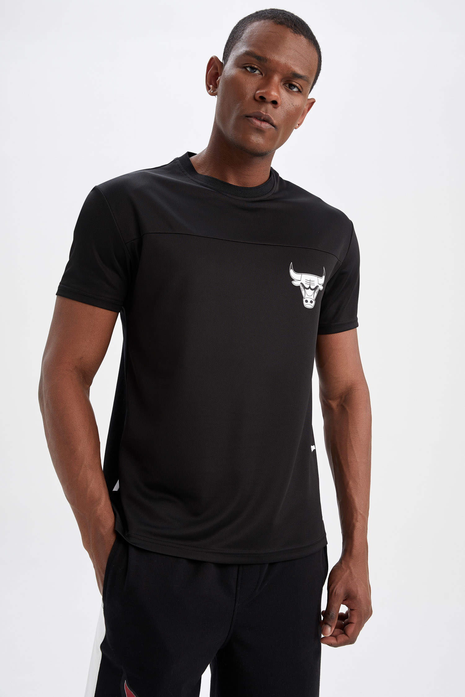 Black MAN Defacto Fit NBA Chicago Bulls Licensed Oversize T-Shirt