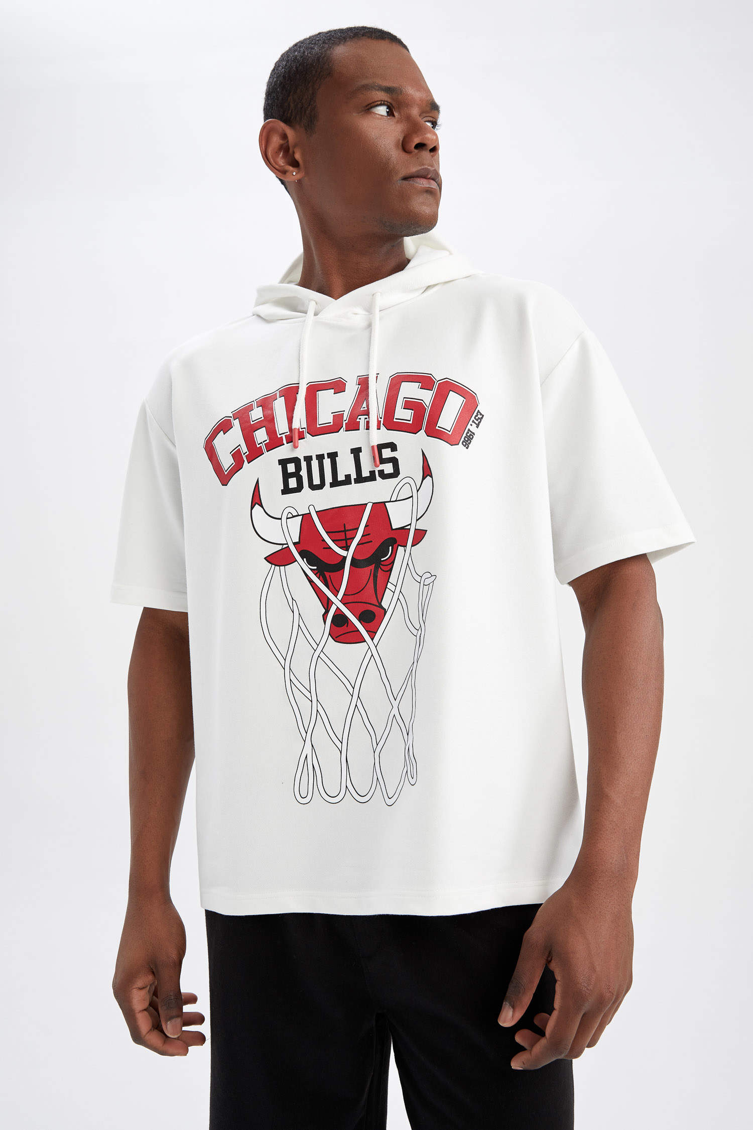 Defacto Fit NBA Chicago Bulls Oversize Fit Kapüşonlu Tişört. 3