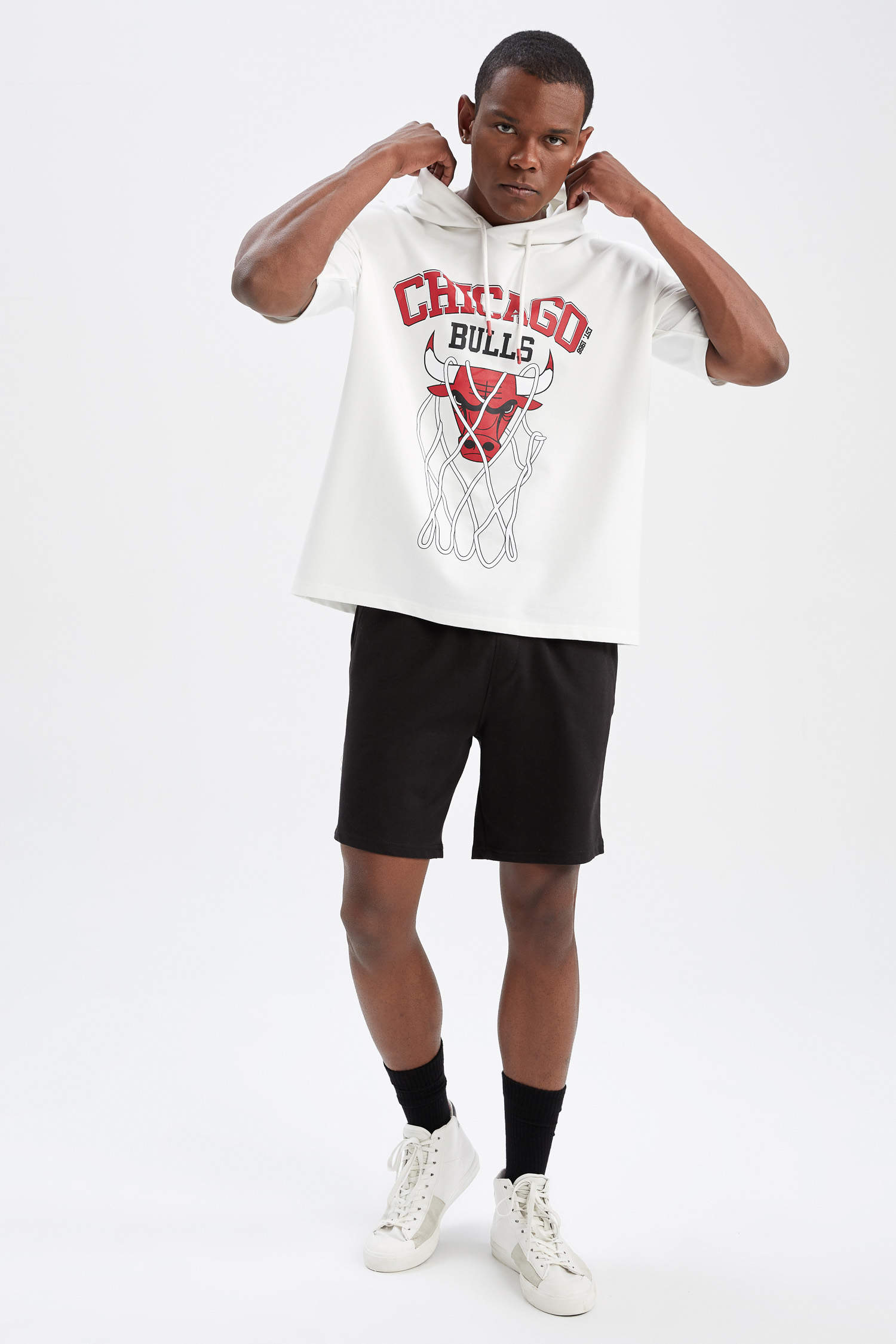 Defacto Fit NBA Chicago Bulls Oversize Fit Kapüşonlu Tişört. 2