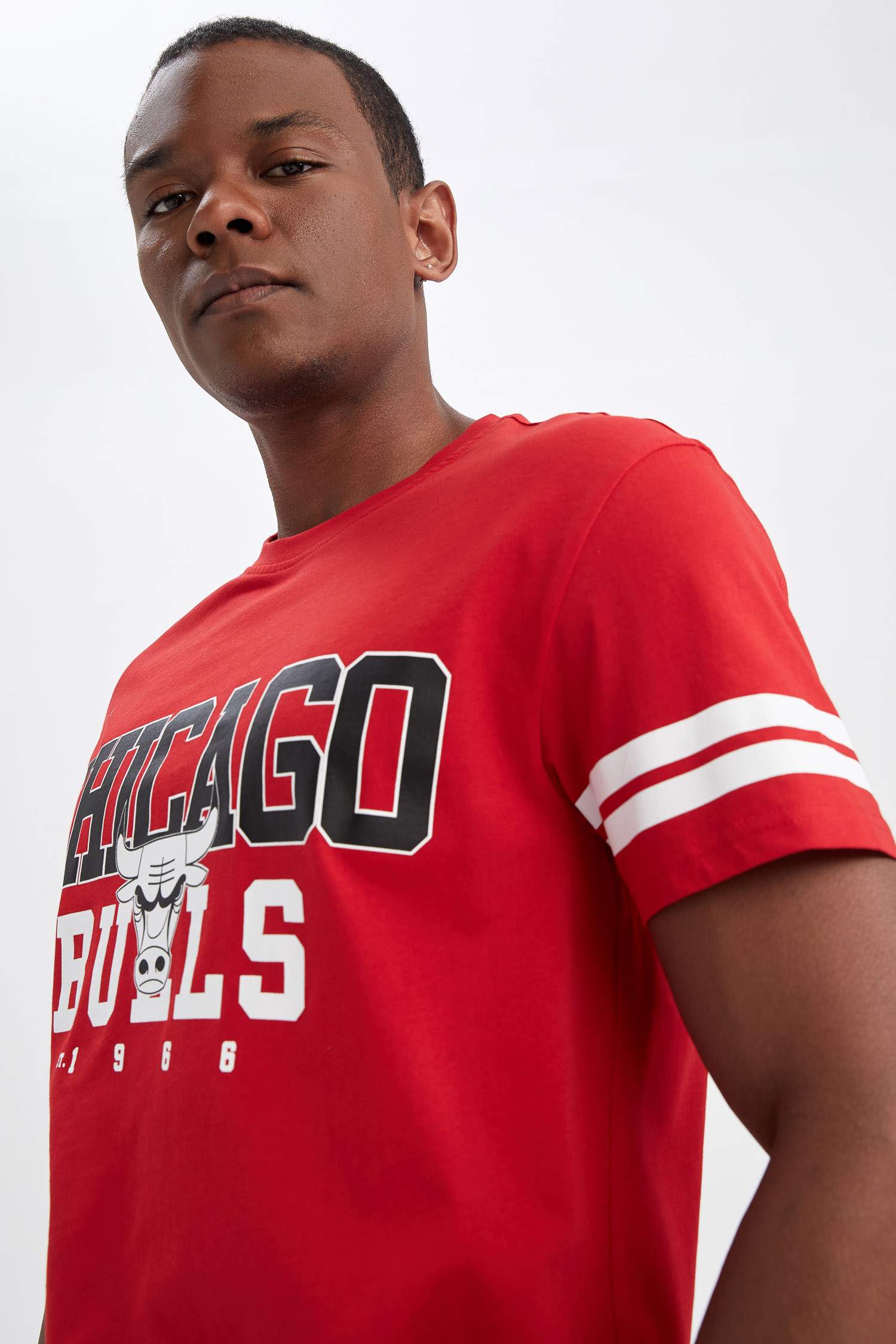 Red MAN Defacto Fit NBA Chicago Bulls Licensed Regular Fit Crew Neck  Sportsman T-Shirt 2799381