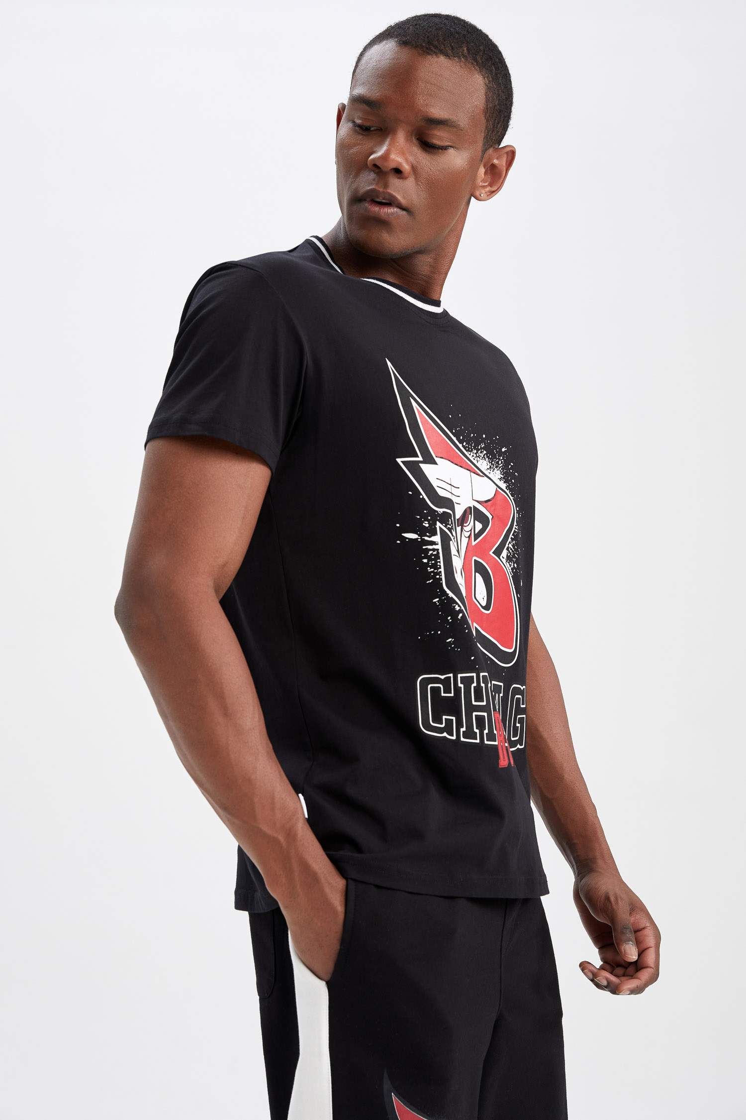 Defacto Fit NBA Chicago Bulls T-shirt à col ras du cou coupe régulière sous licence