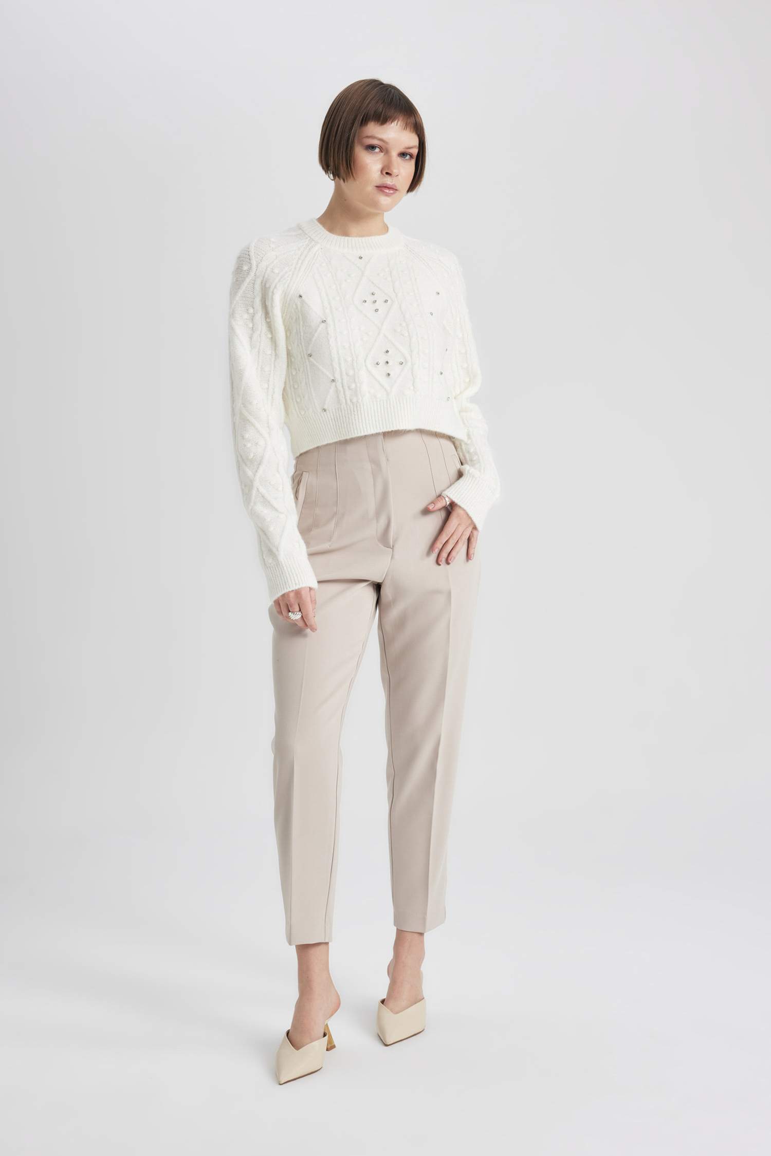 Брюки приталенного кроя с высокой талией